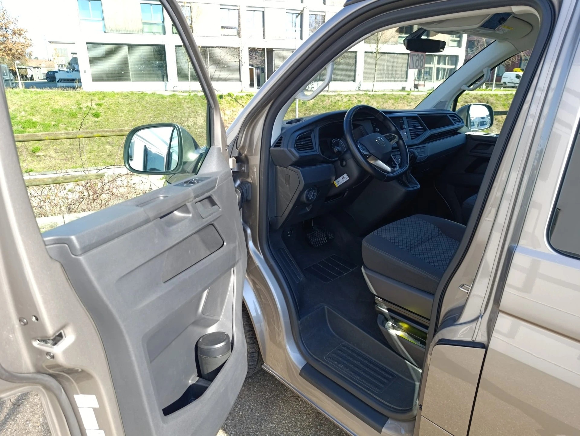 VW T6.1 California 2.0 TDI Beach Liberty Spirit DSG | 8x bereift | AHK | Veloträger | neue Batterie | MFK-image-19