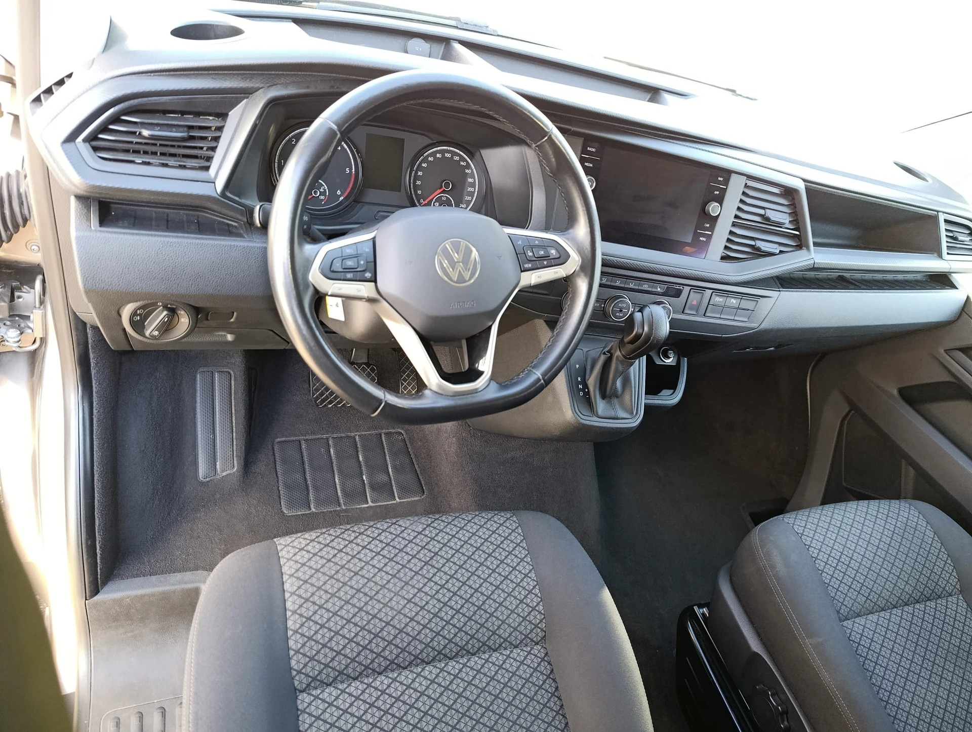 VW T6.1 California 2.0 TDI Beach Liberty Spirit DSG | 8x bereift | AHK | Veloträger | neue Batterie | MFK-image-16