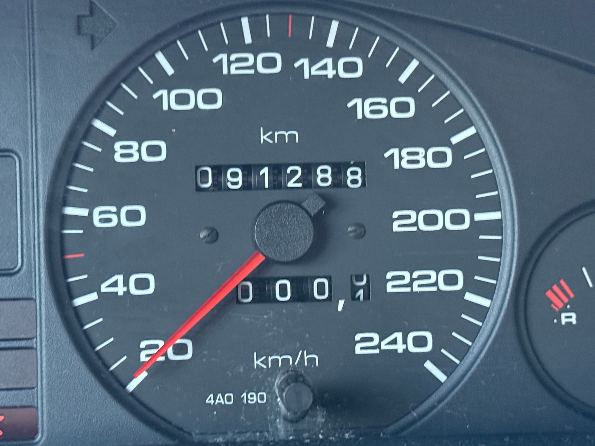 AUDI 100 Avant 2.3 E-image-14