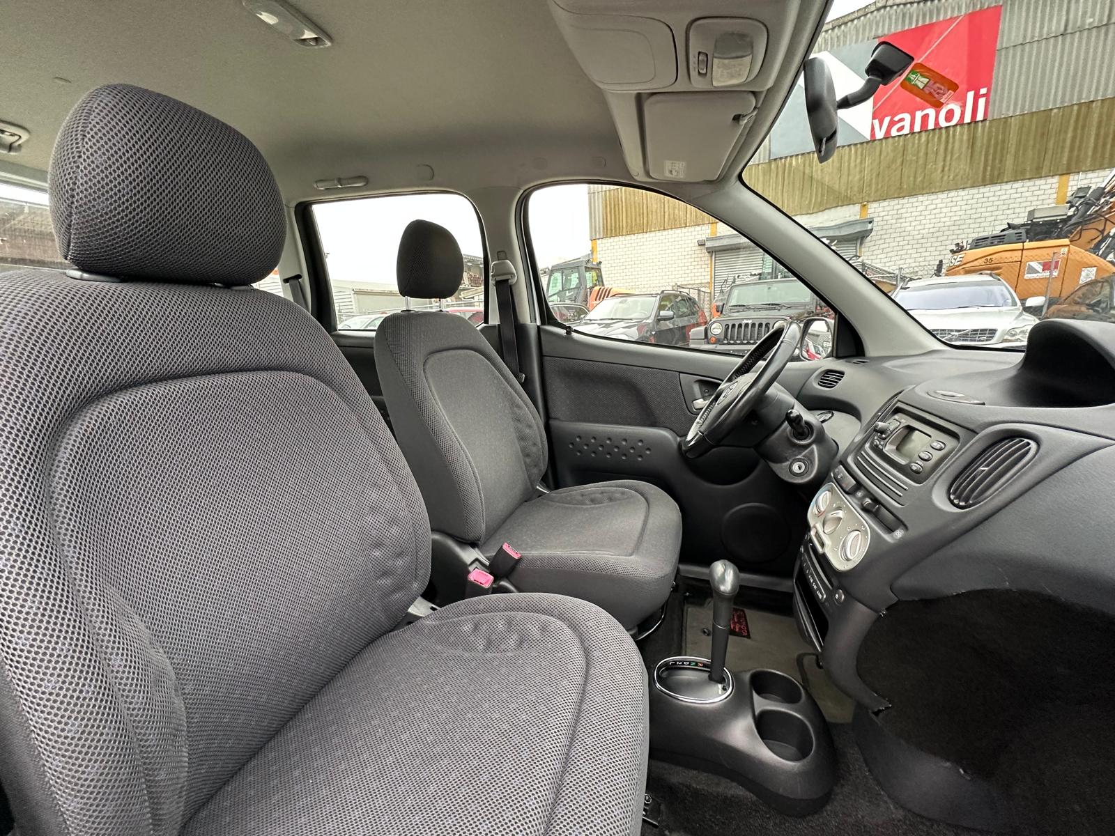 TOYOTA Yaris Verso 1.3 Linea Sol-image-8