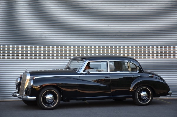 MERCEDES-BENZ Adenauer-showroom-element-1