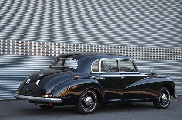 MERCEDES-BENZ Adenauer-showroom-element-3