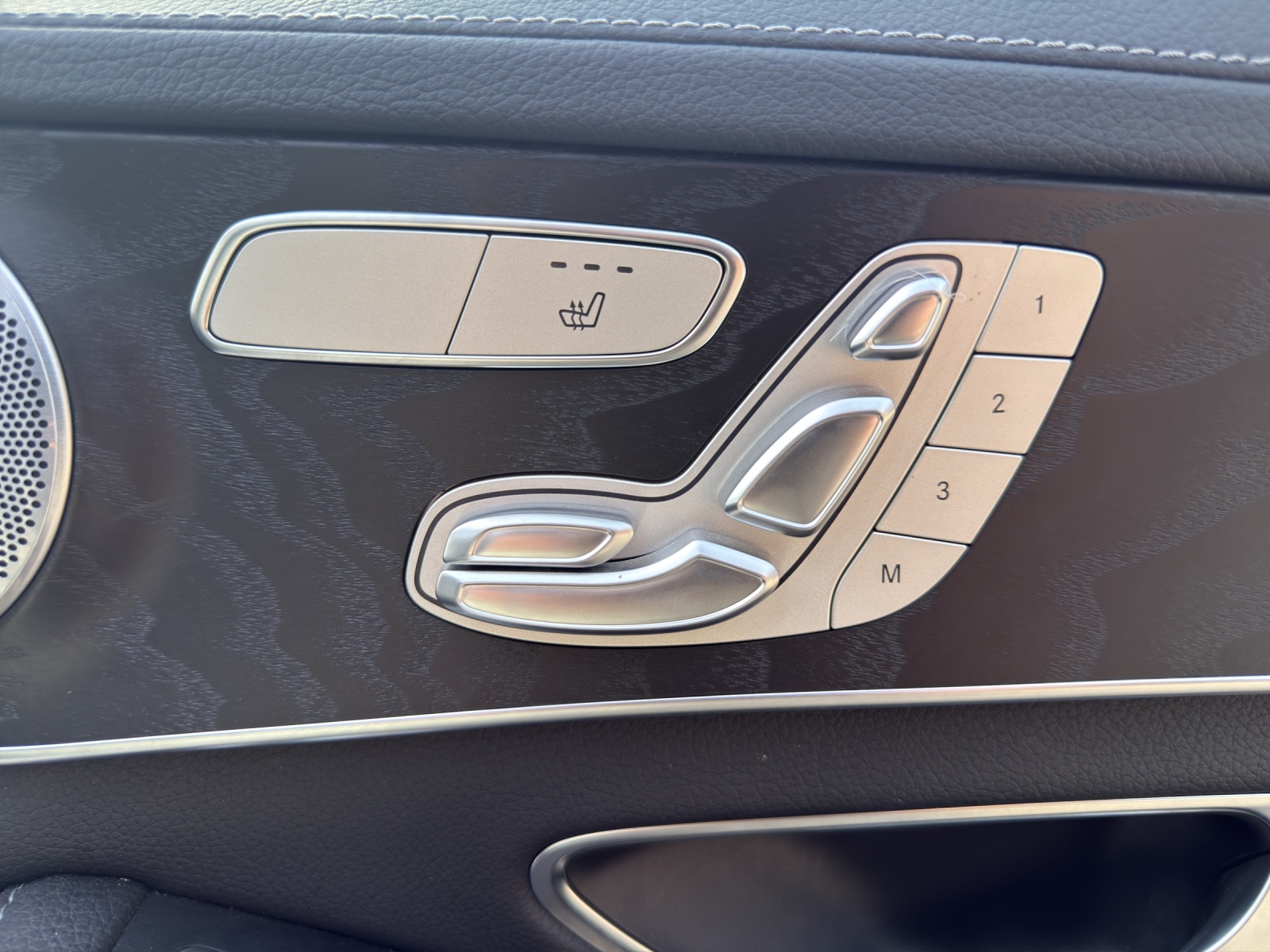 MERCEDES-BENZ C 400 AMG Line 4Matic 7G-Tronic-image-15