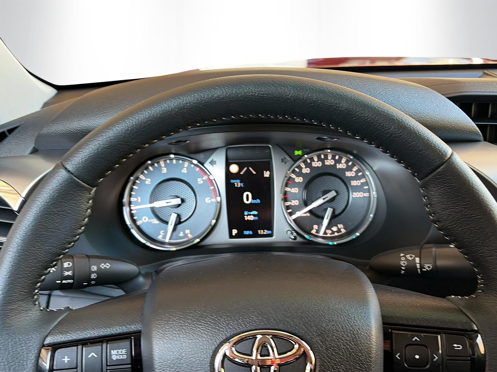 TOYOTA Hilux Double Cab.-Pick-up 2.8 D-4D MHEV 204 Style-image-9