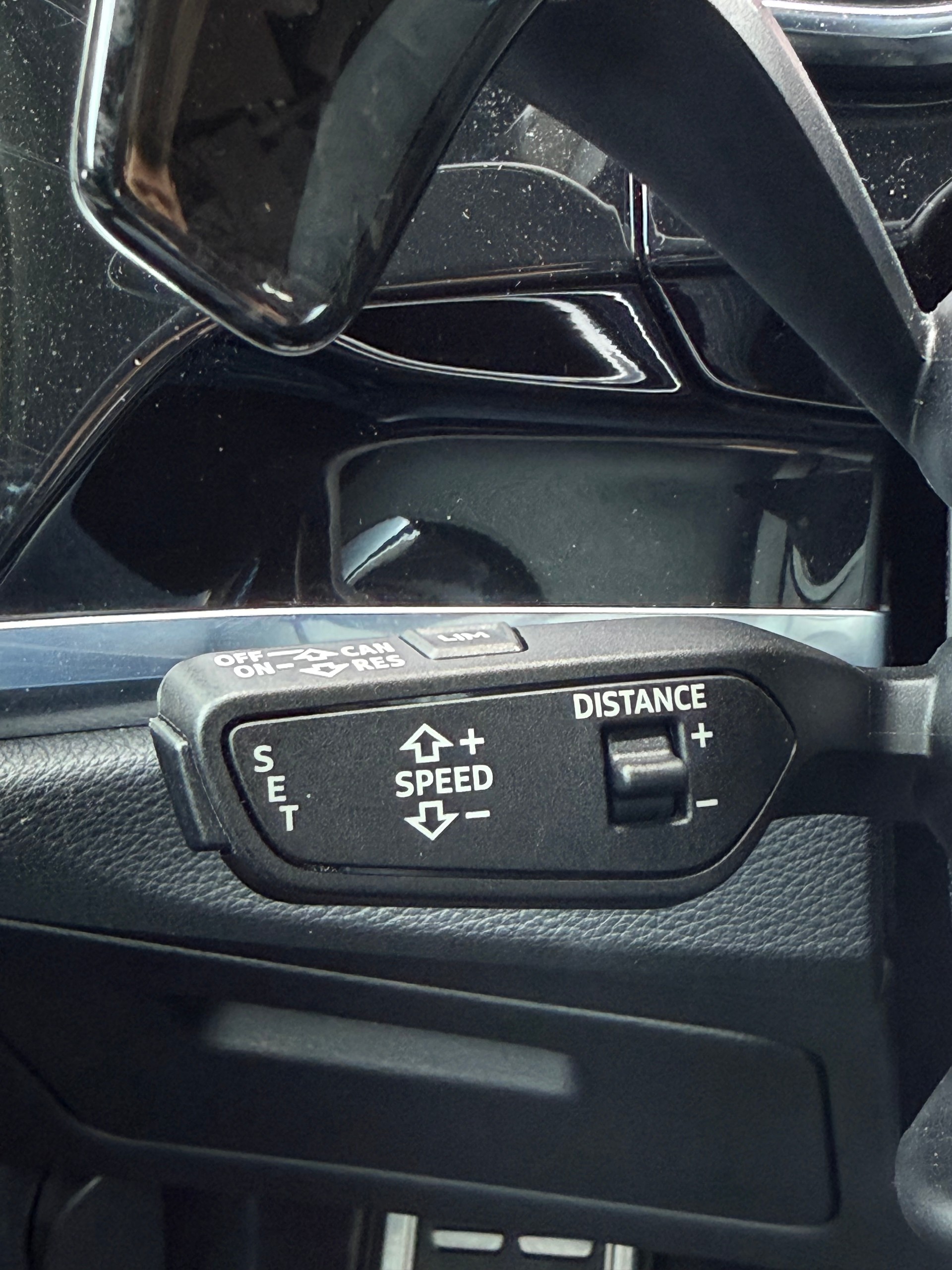 AUDI RS Q3 Sportback quattro S tronic-image-12