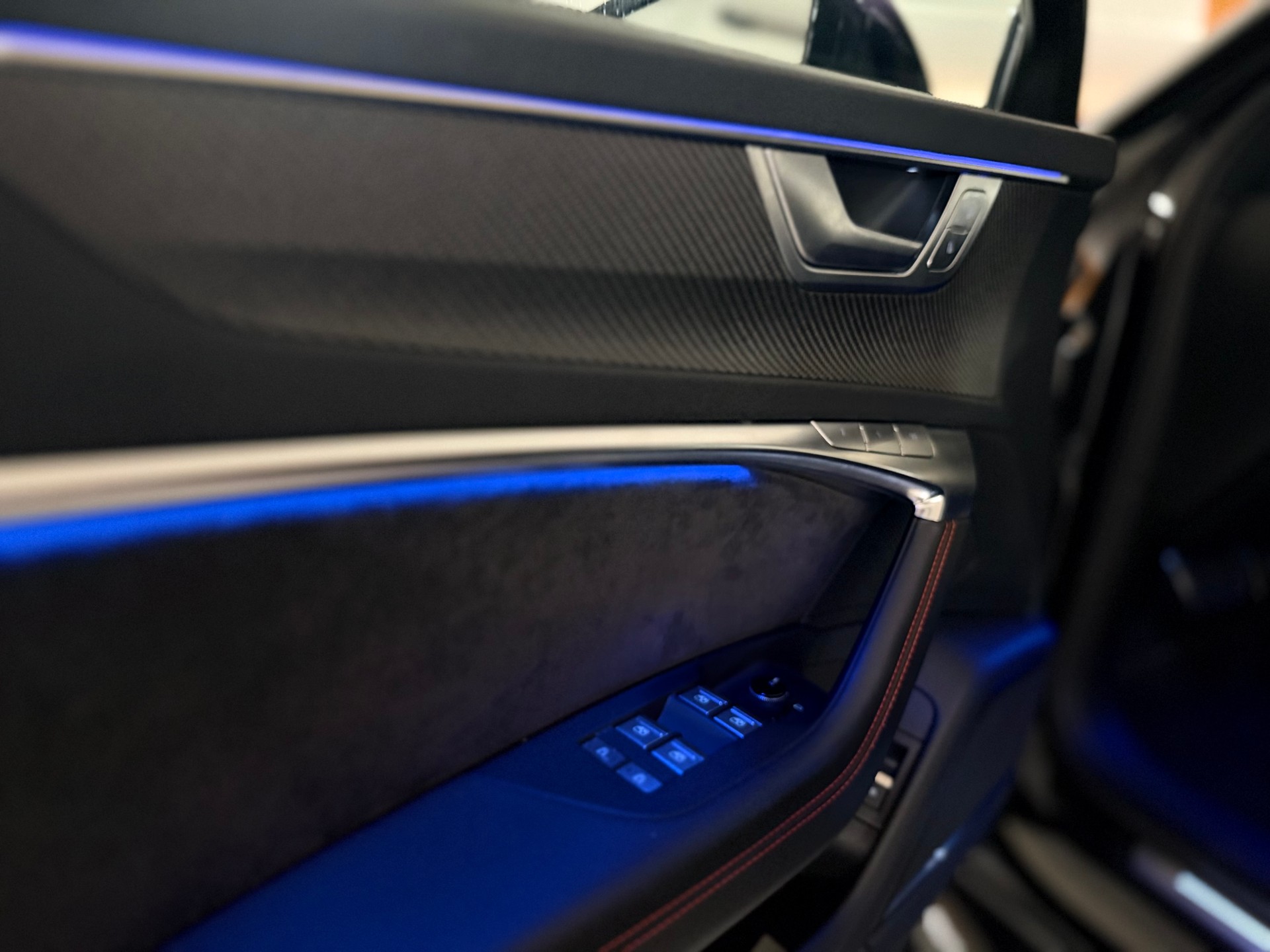 AUDI RS6 Avant 4.0 TFSI V8 quattro-image-6