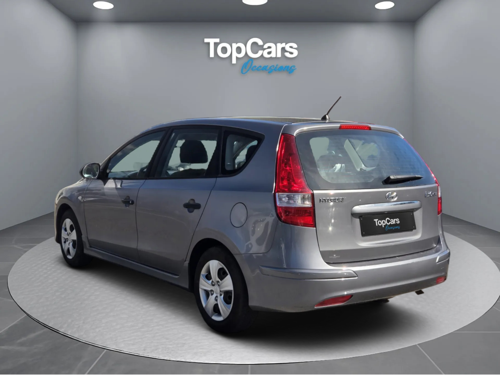 HYUNDAI i30 Wagon 1.4 Comfort ** Frish MFK ** Expertise & Service du jour **-image-2