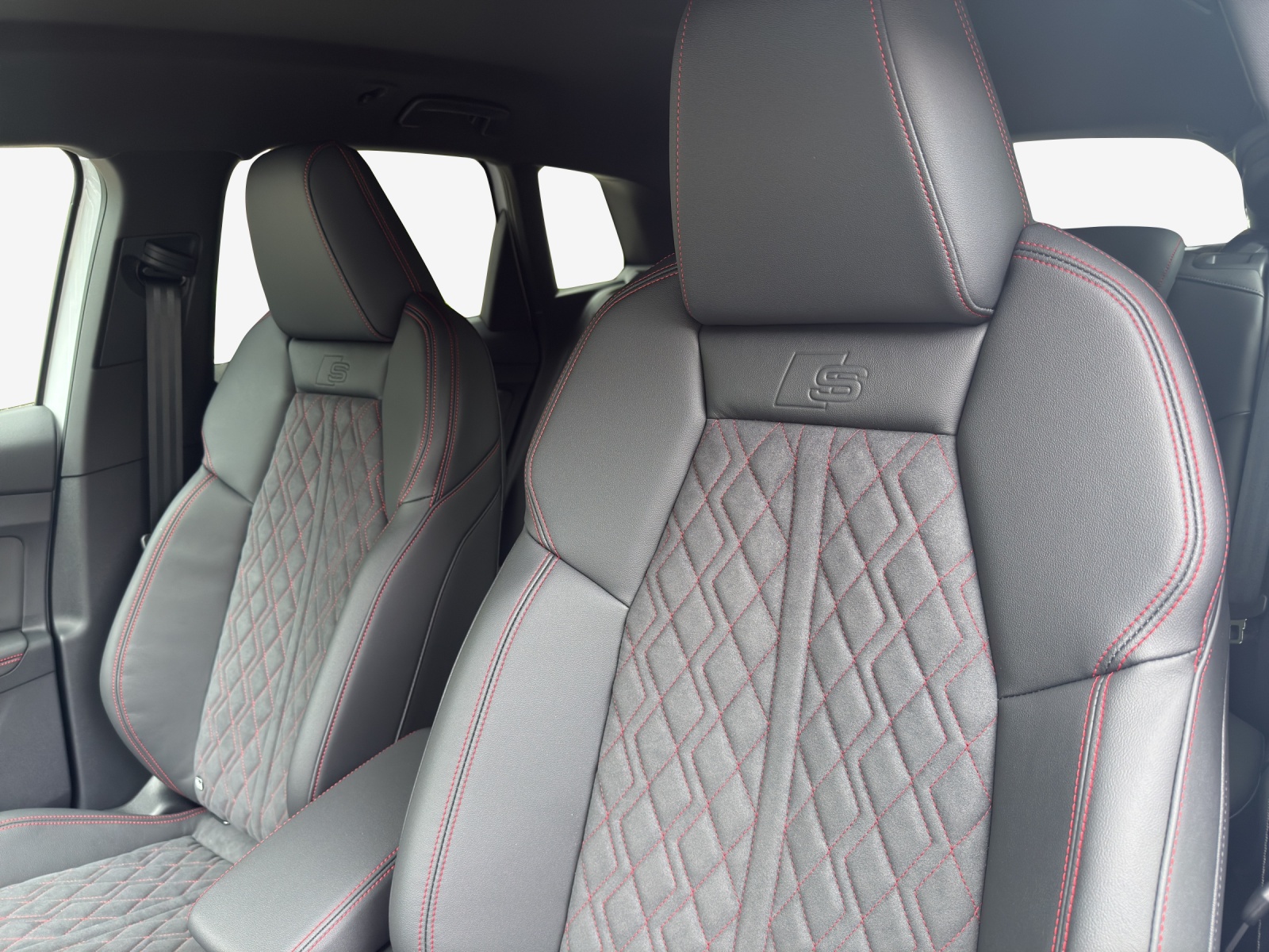 AUDI Q4 e-tron 45 Edition Swiss Ski quattro-image-13