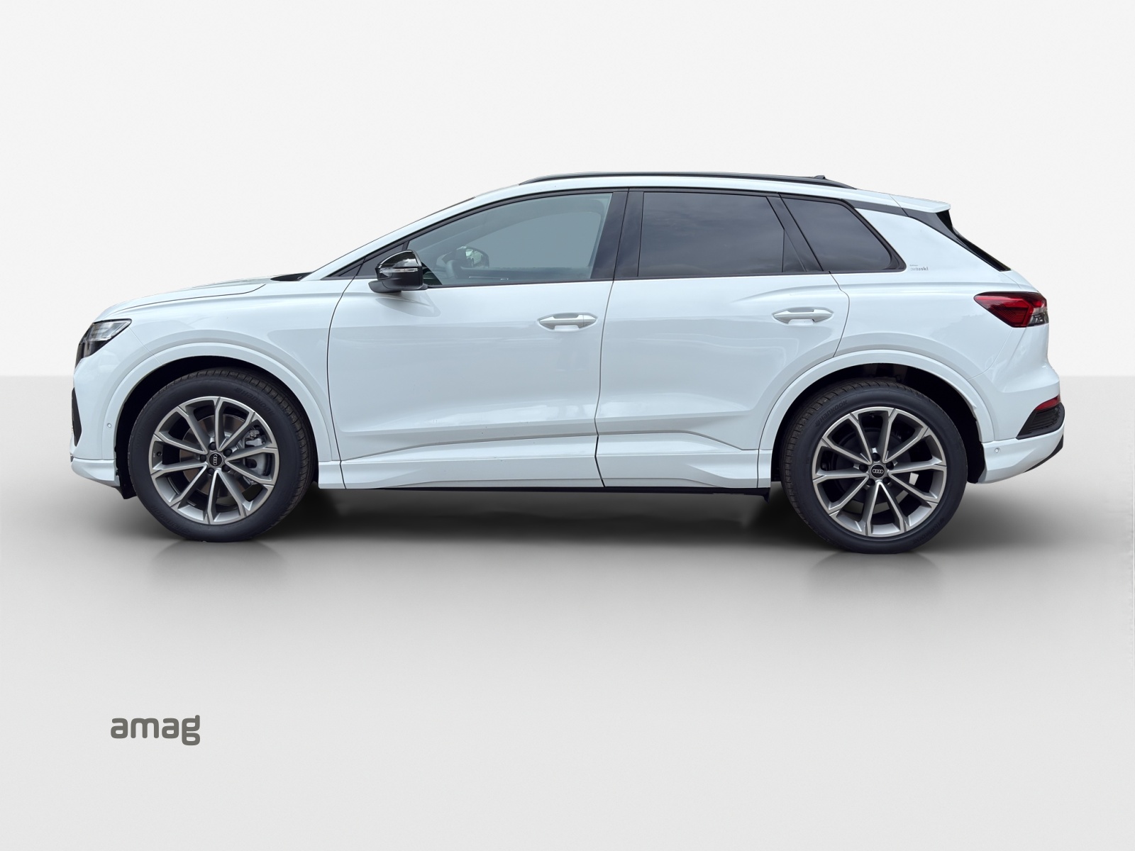 AUDI Q4 e-tron 45 Edition Swiss Ski quattro-showroom-element-2