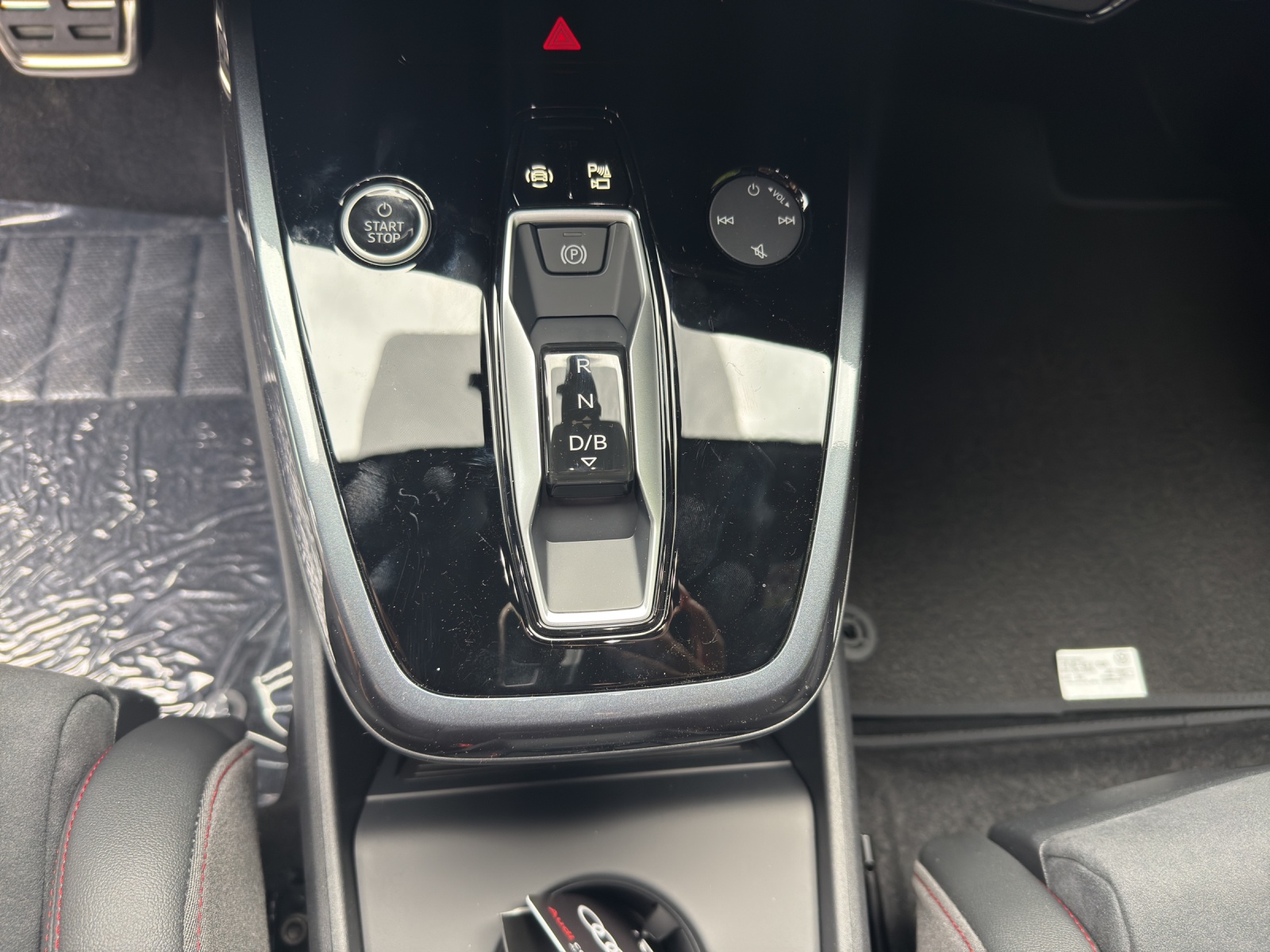AUDI Q4 e-tron 45 Edition Swiss Ski quattro-image-9