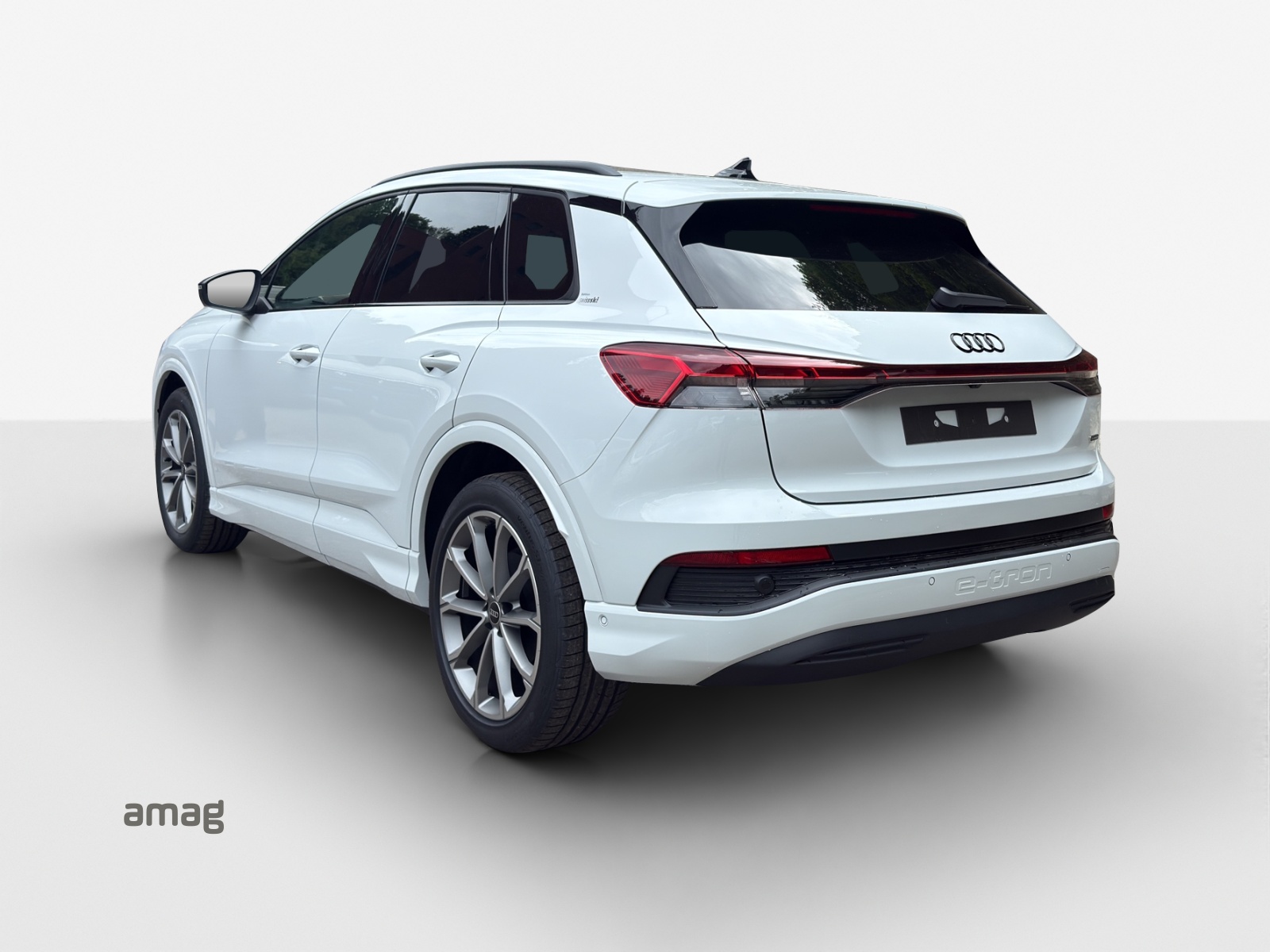 AUDI Q4 e-tron 45 Edition Swiss Ski quattro-showroom-element-3
