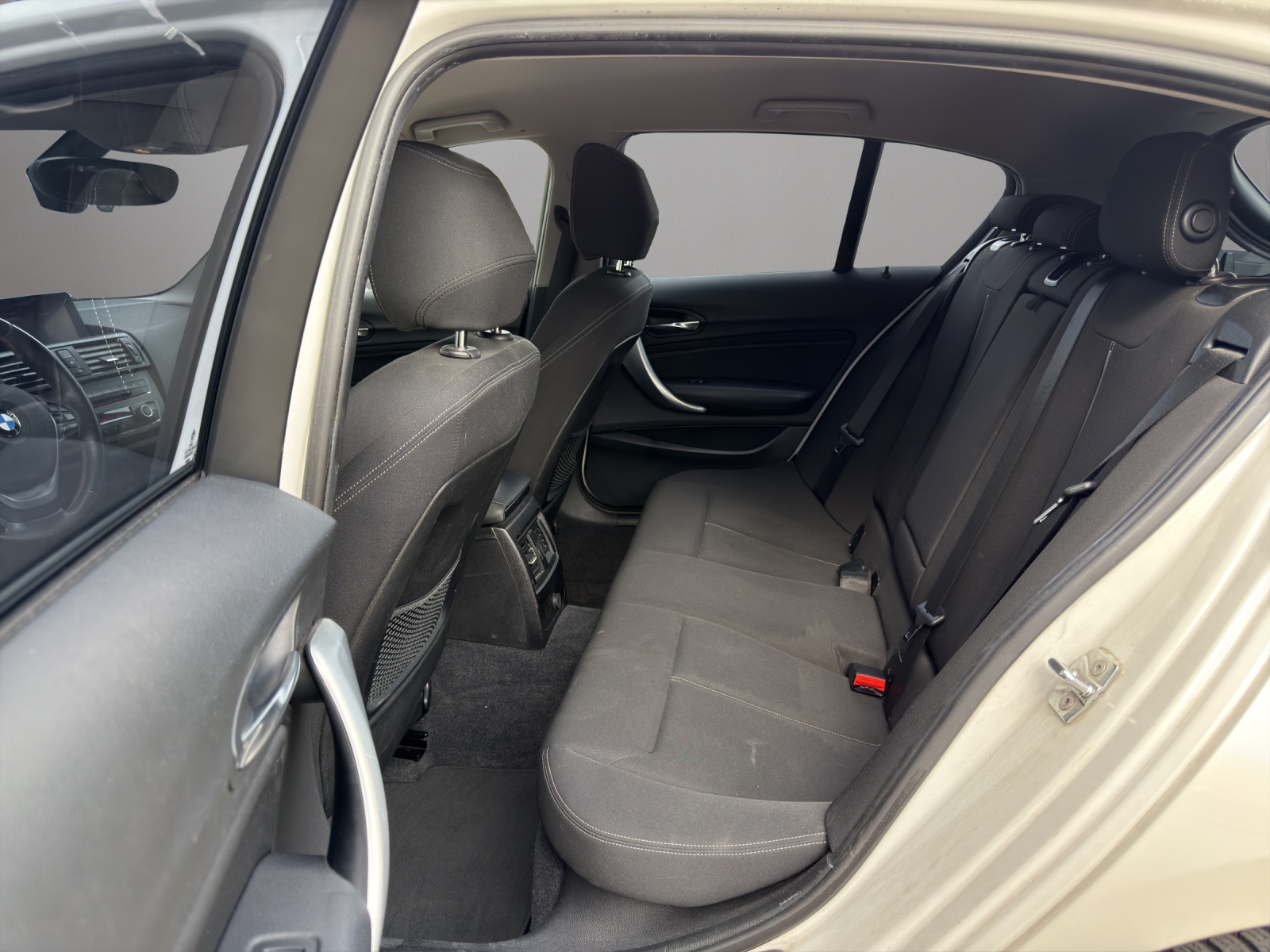 BMW 116i Sport Line Steptronic-image-12