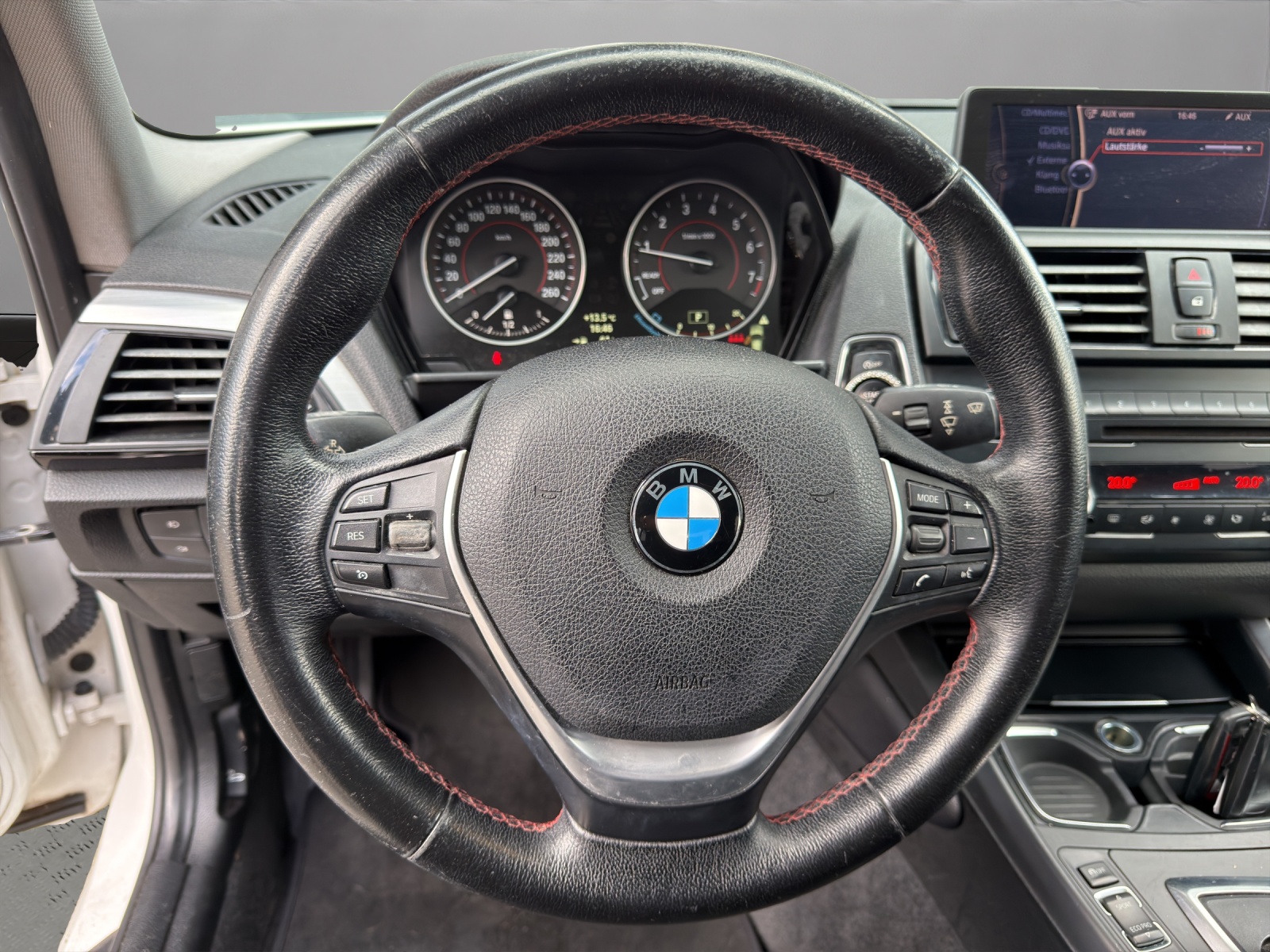 BMW 116i Sport Line Steptronic-image-9