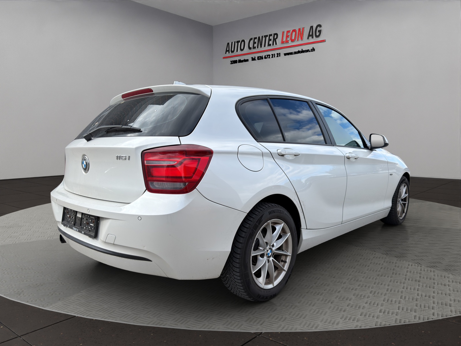 BMW 116i Sport Line Steptronic-image-5