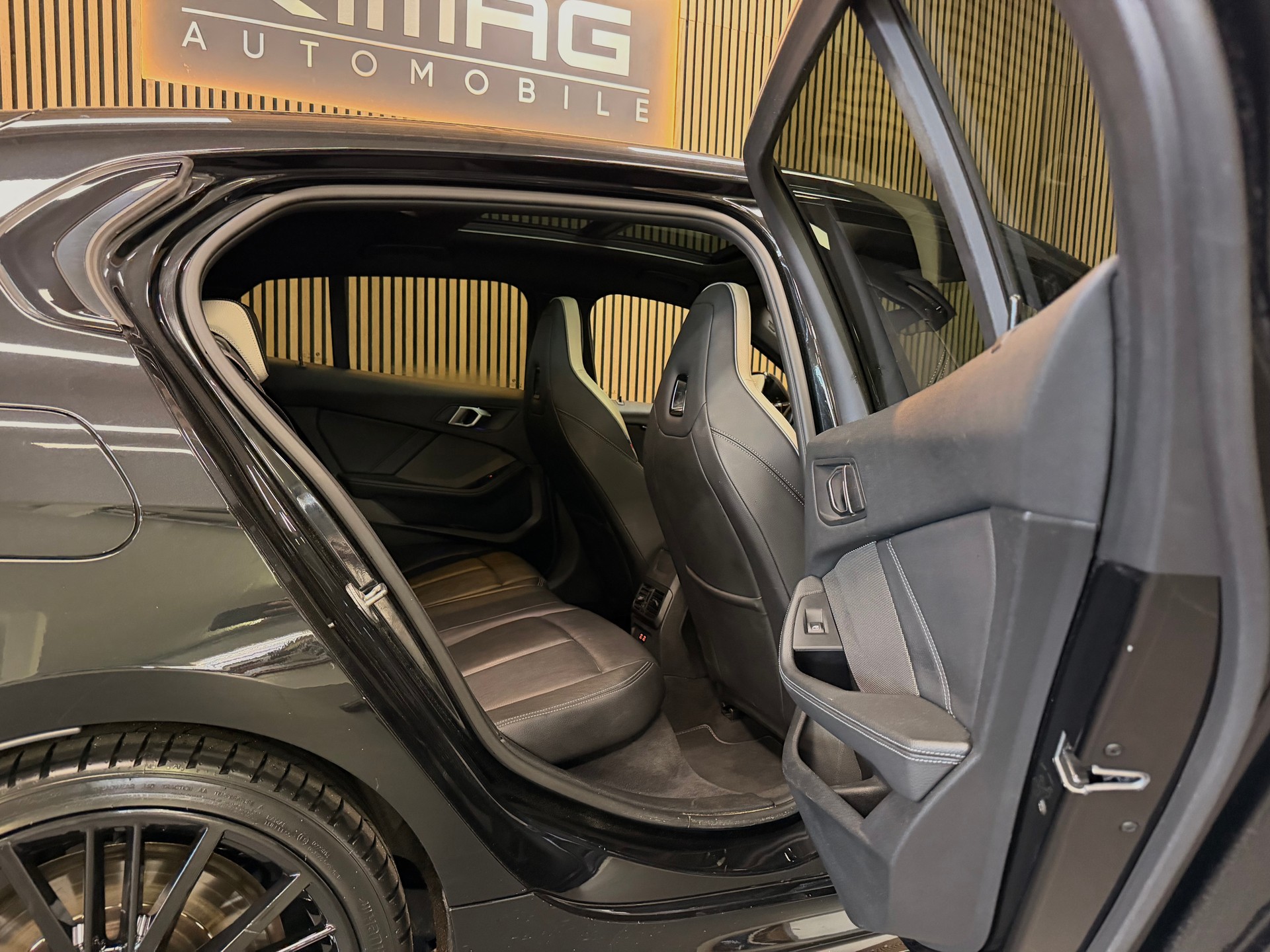 BMW M135i xDrive M Sport Pro Steptronic | Vollausstattung | Frisch ab Service | Frisch ab MFK | CarVertical | Garantie-image-24