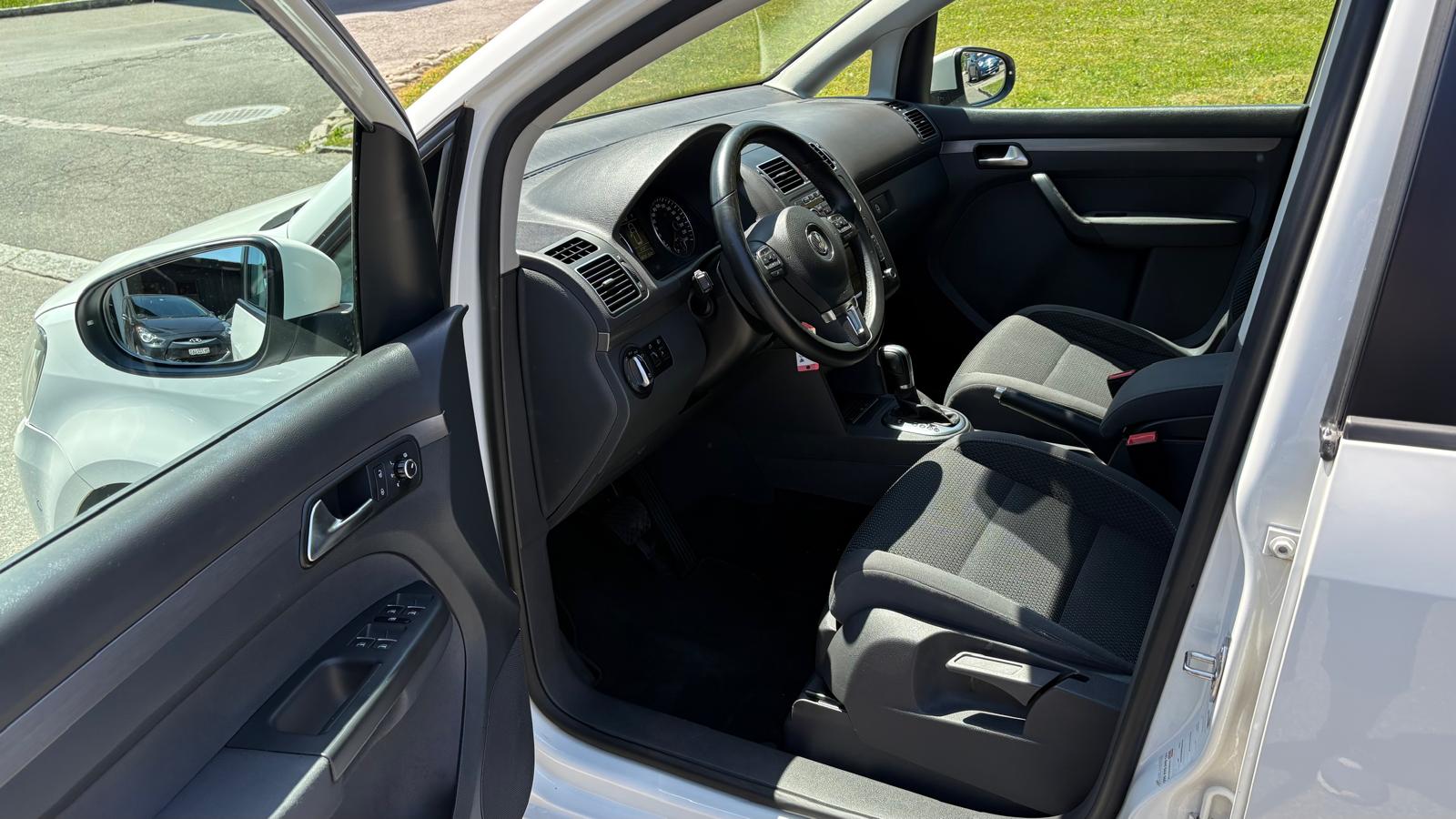 VW Touran 1.4 TSI Trendline DSG-image-8