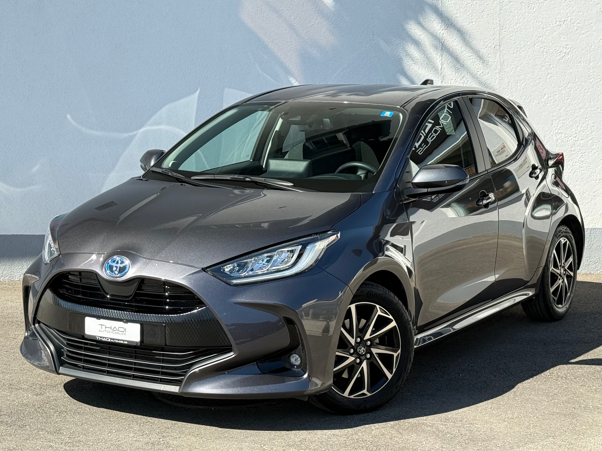 TOYOTA Yaris 1.5 Premium e-CVT