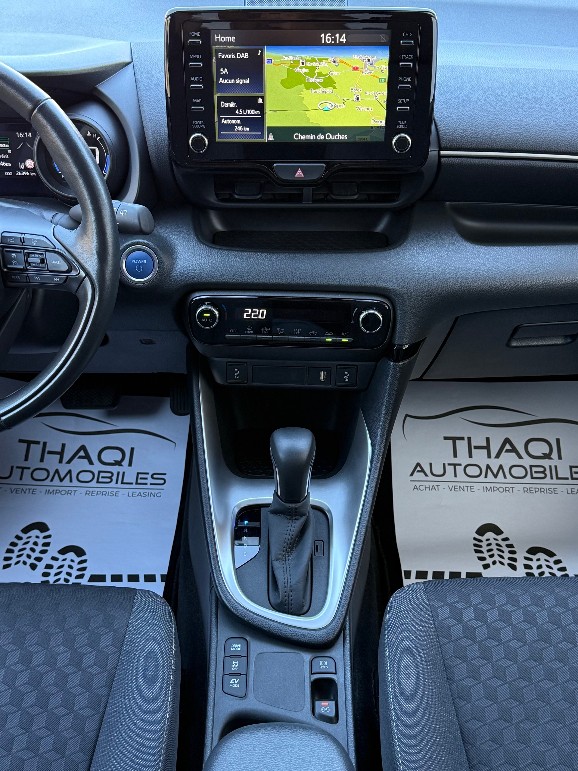 TOYOTA Yaris 1.5 Premium e-CVT-image-22