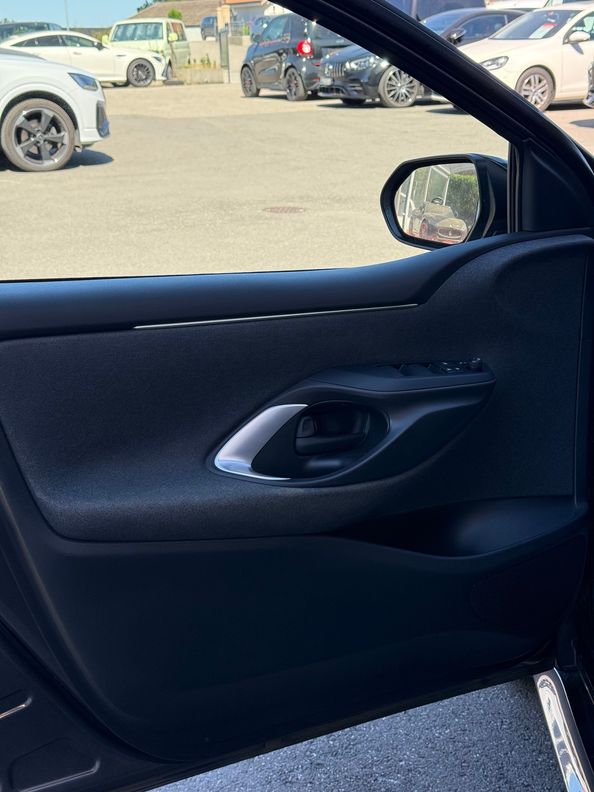 TOYOTA Yaris 1.5 Premium e-CVT-image-17