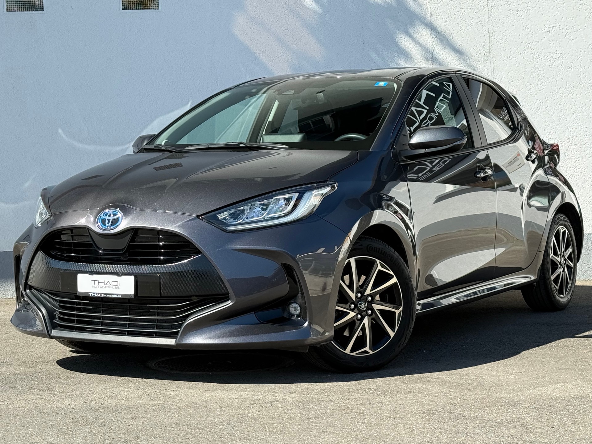 TOYOTA Yaris 1.5 Premium e-CVT-showroom-element-1