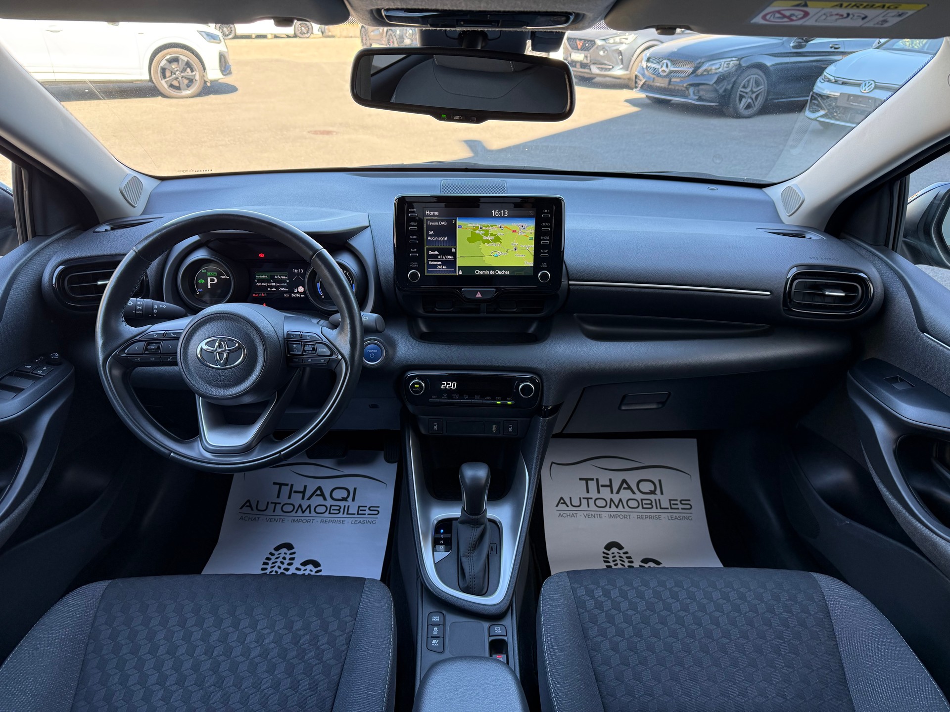 TOYOTA Yaris 1.5 Premium e-CVT-image-19