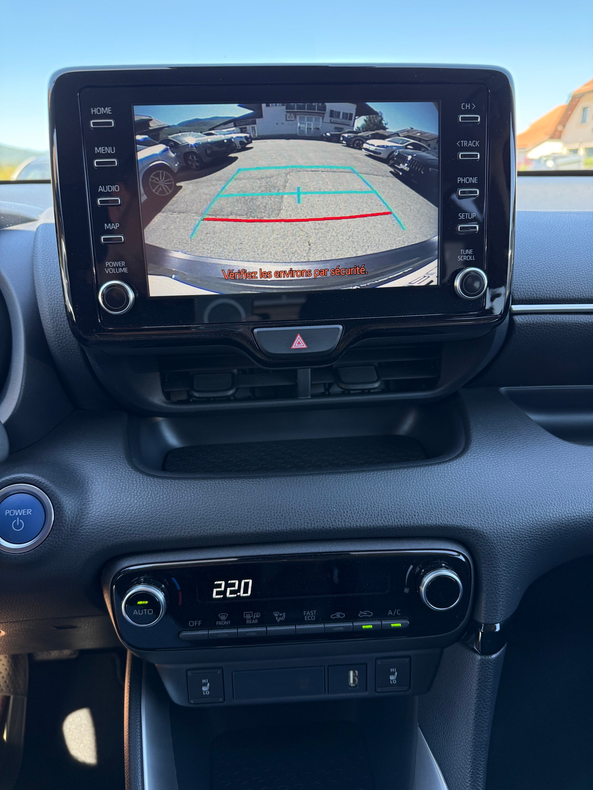 TOYOTA Yaris 1.5 Premium e-CVT-image-27