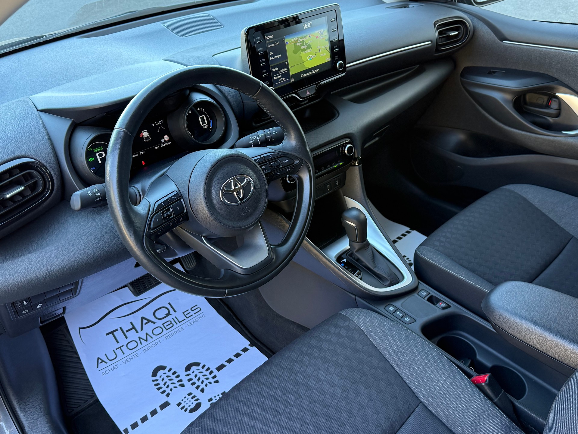 TOYOTA Yaris 1.5 Premium e-CVT-image-14