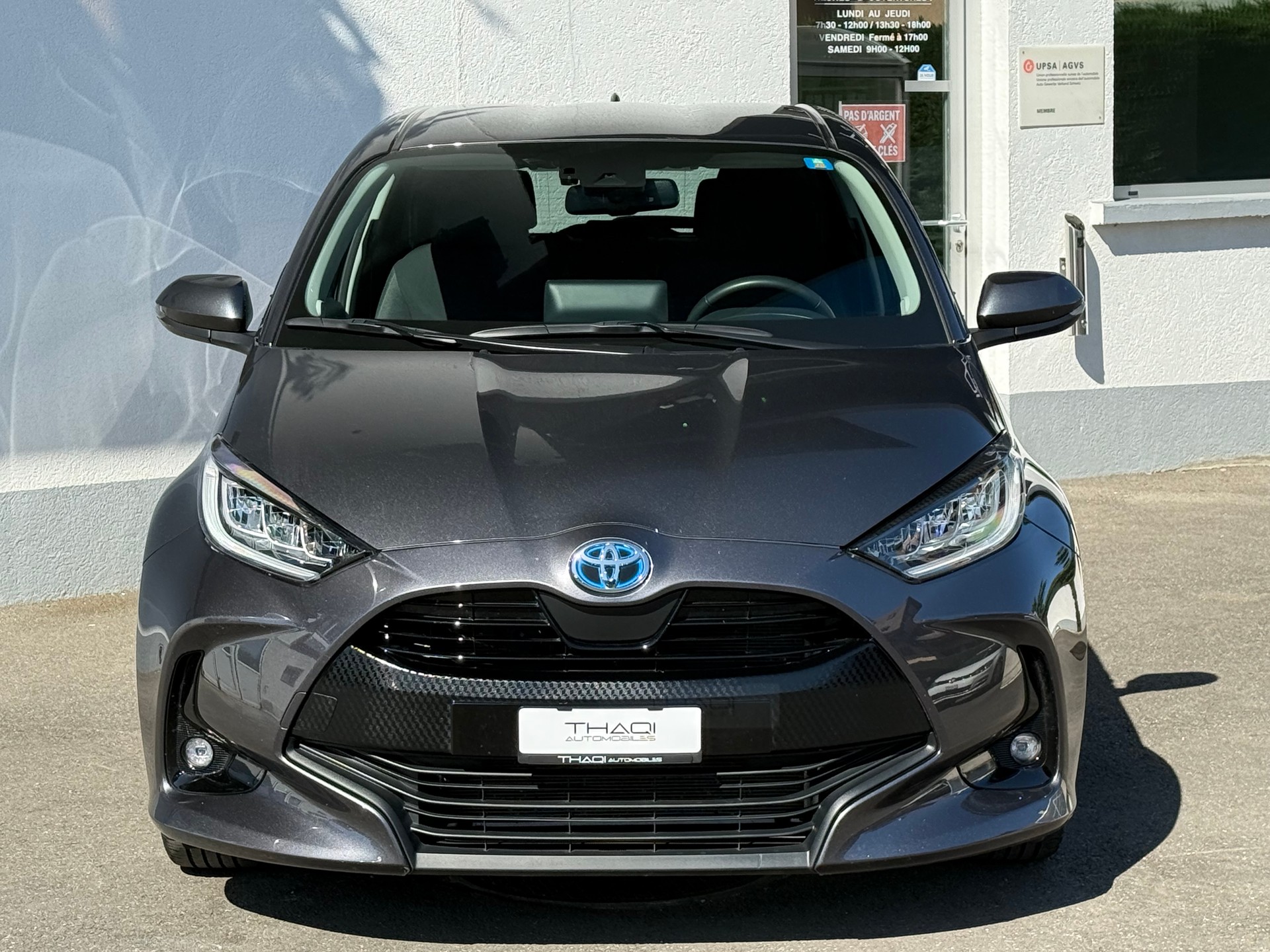 TOYOTA Yaris 1.5 Premium e-CVT-image-4