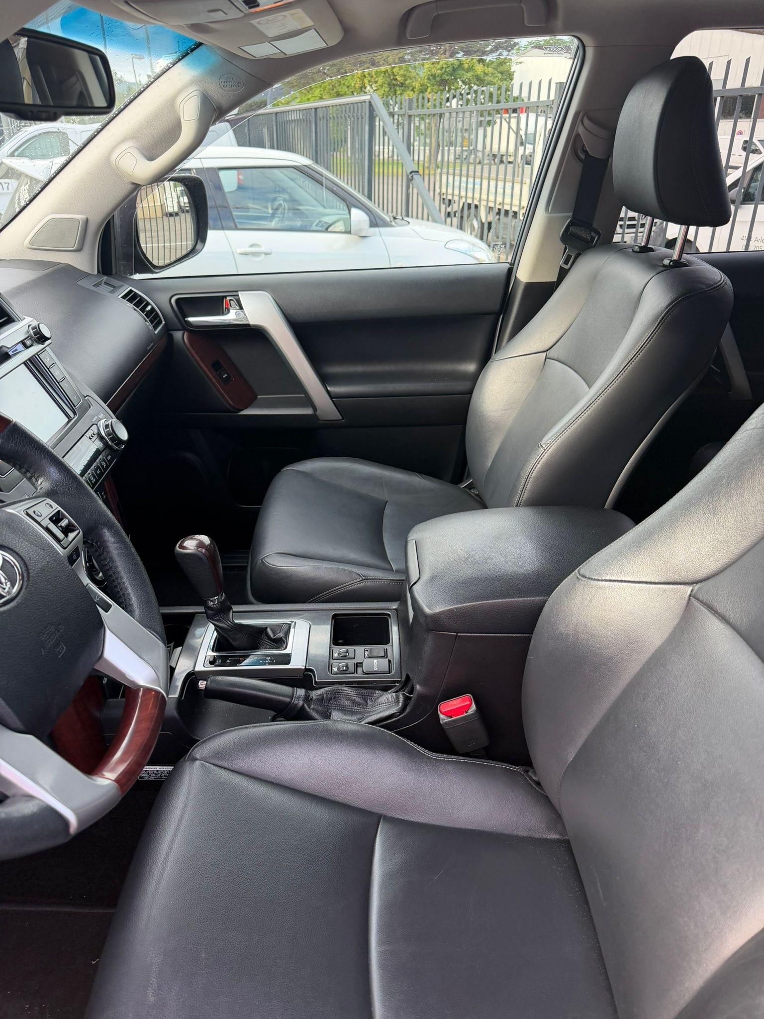 TOYOTA Land Cruiser 4.0 VVT-i Sol Premium Automatic-image-11
