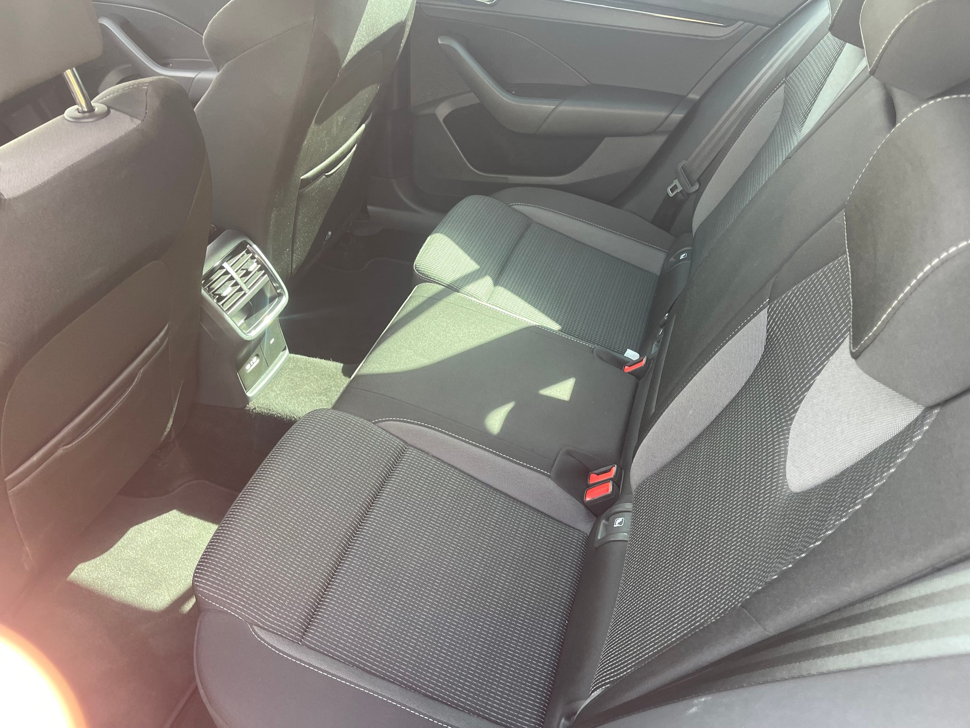 SKODA Octavia Combi 2.0 TDI DSG Ambition 4x4 !!! Topausstattung !!!!!!-image-11