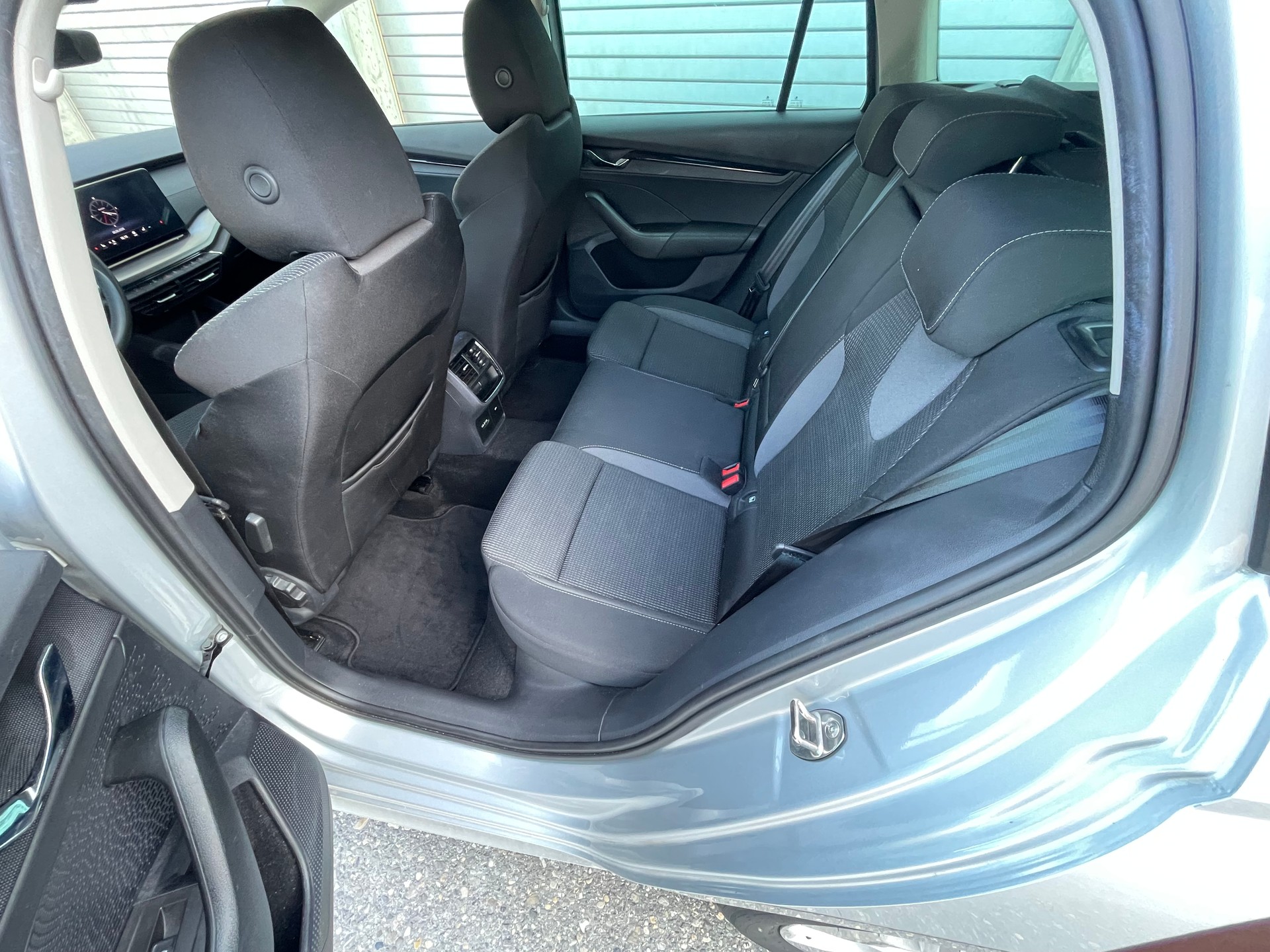 SKODA Octavia Combi 2.0 TDI DSG Ambition 4x4 !!! Topausstattung !!!!!!-image-2