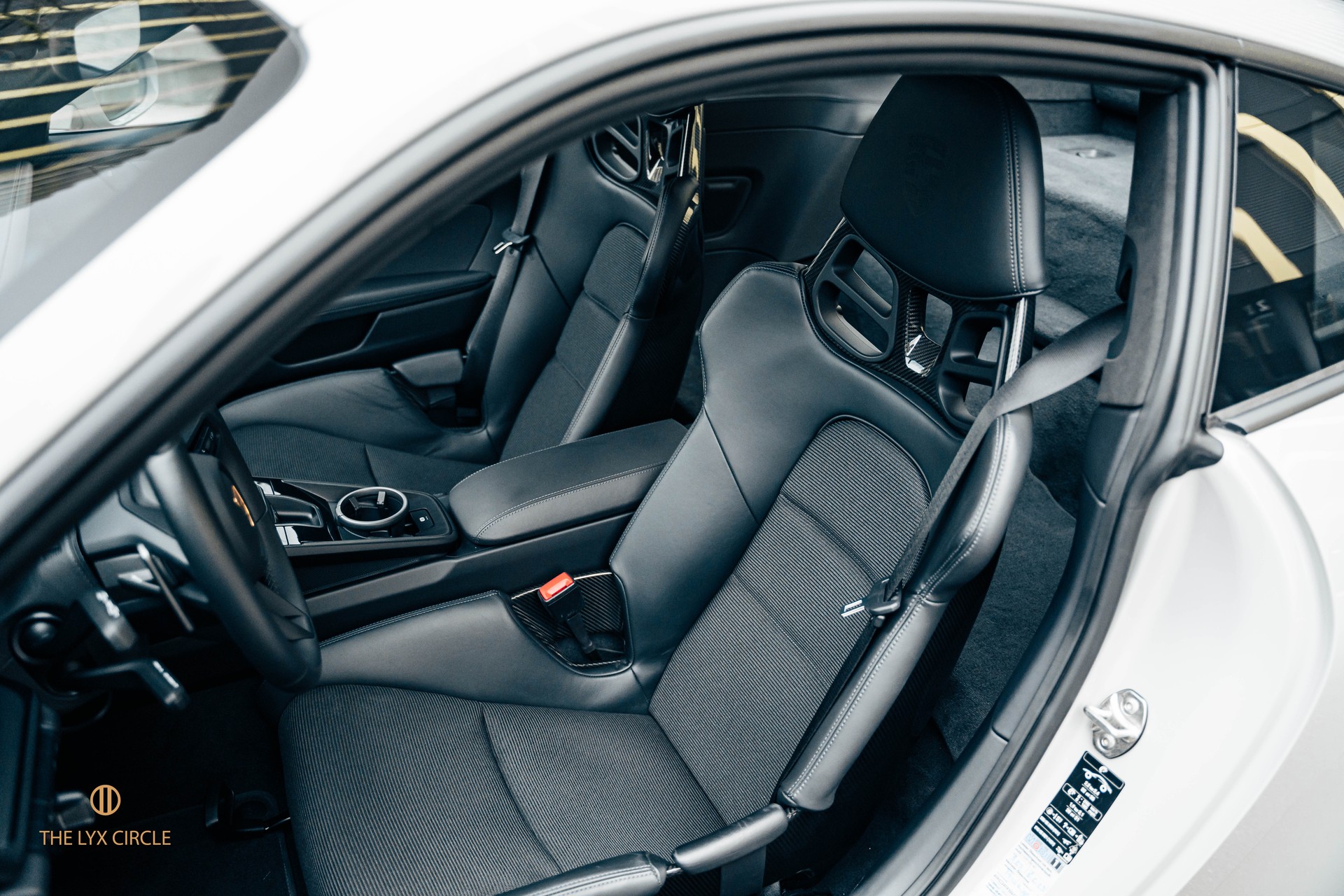 PORSCHE 911 GT3 Touring PDK-image-9