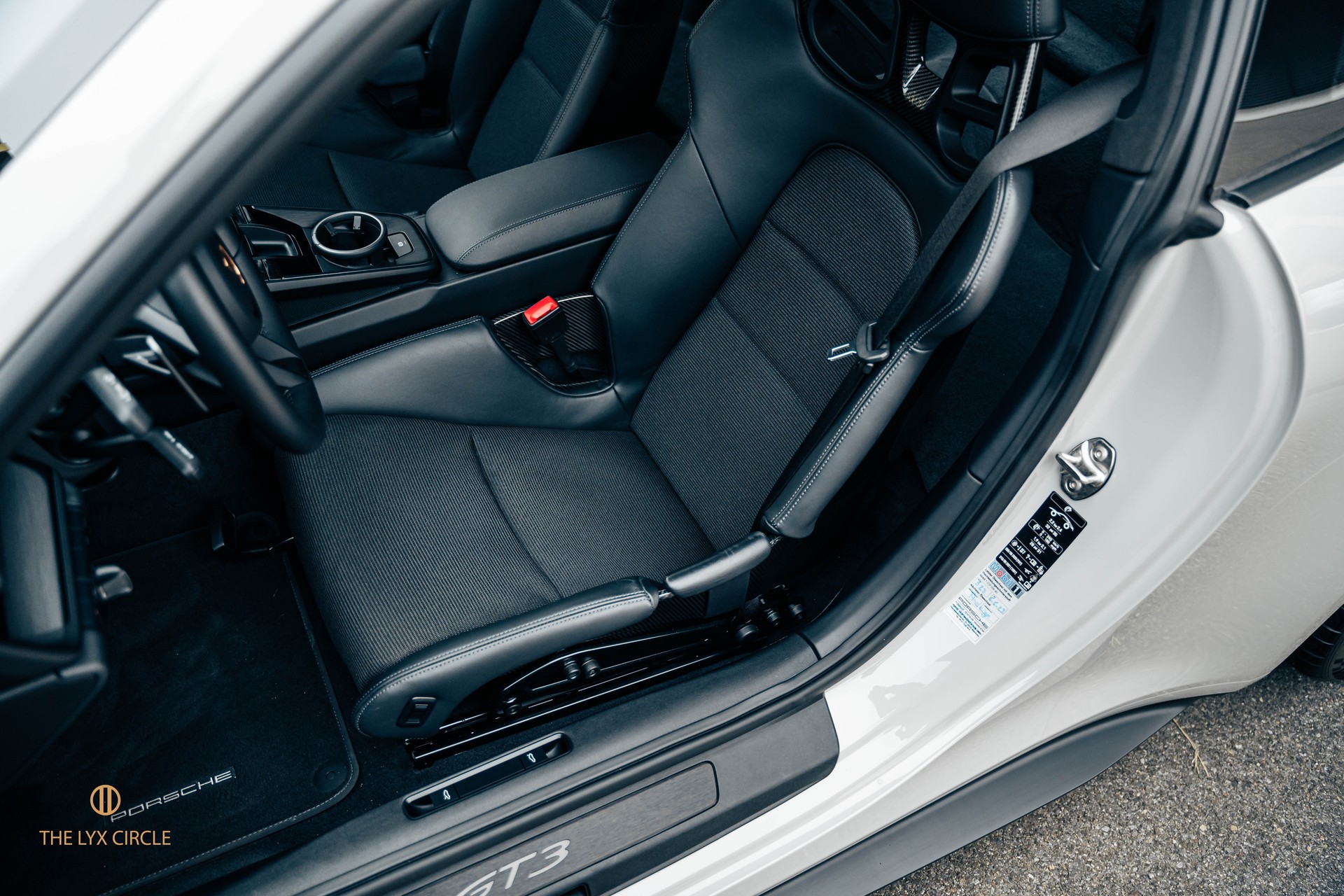 PORSCHE 911 GT3 Touring PDK-image-10