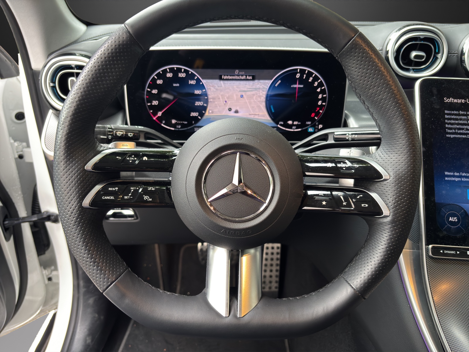 MERCEDES-BENZ GLC 300 e 4Matic 9G-Tronic-image-11