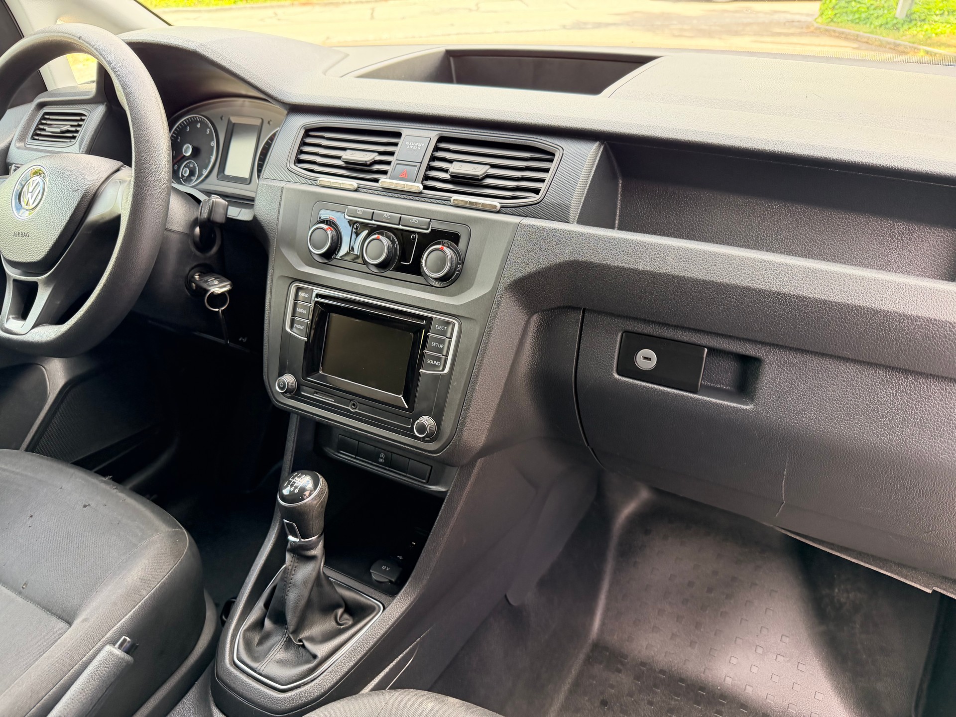 VW Caddy Maxi 1.4TSI BlueMotion Technology-image-8