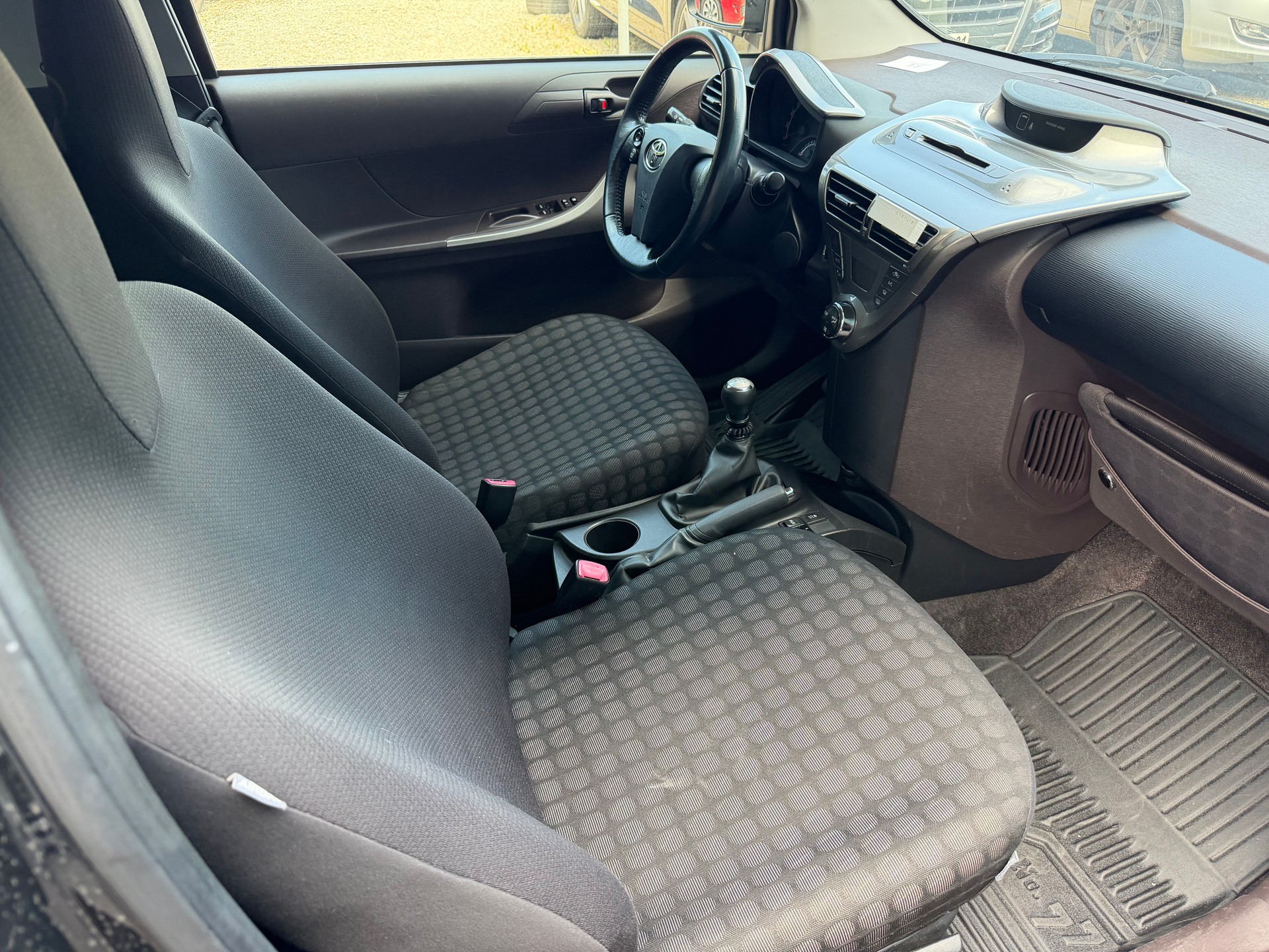 TOYOTA iQ2 1.0 VVT-i-image-7
