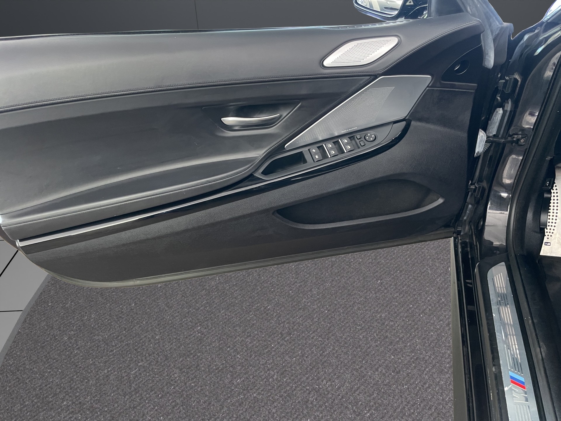 BMW 650i Cabrio xDrive Sport Edition-image-15