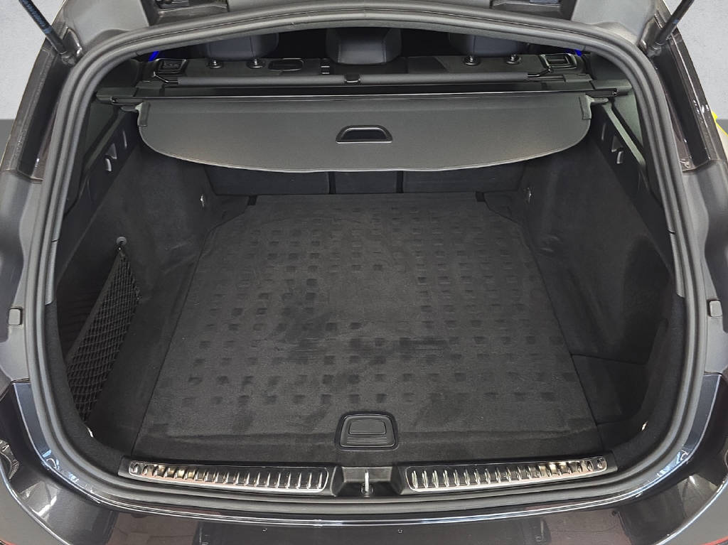 MERCEDES-BENZ C 220 d AMG Line 4Matic Swiss Star T-Modell-image-7