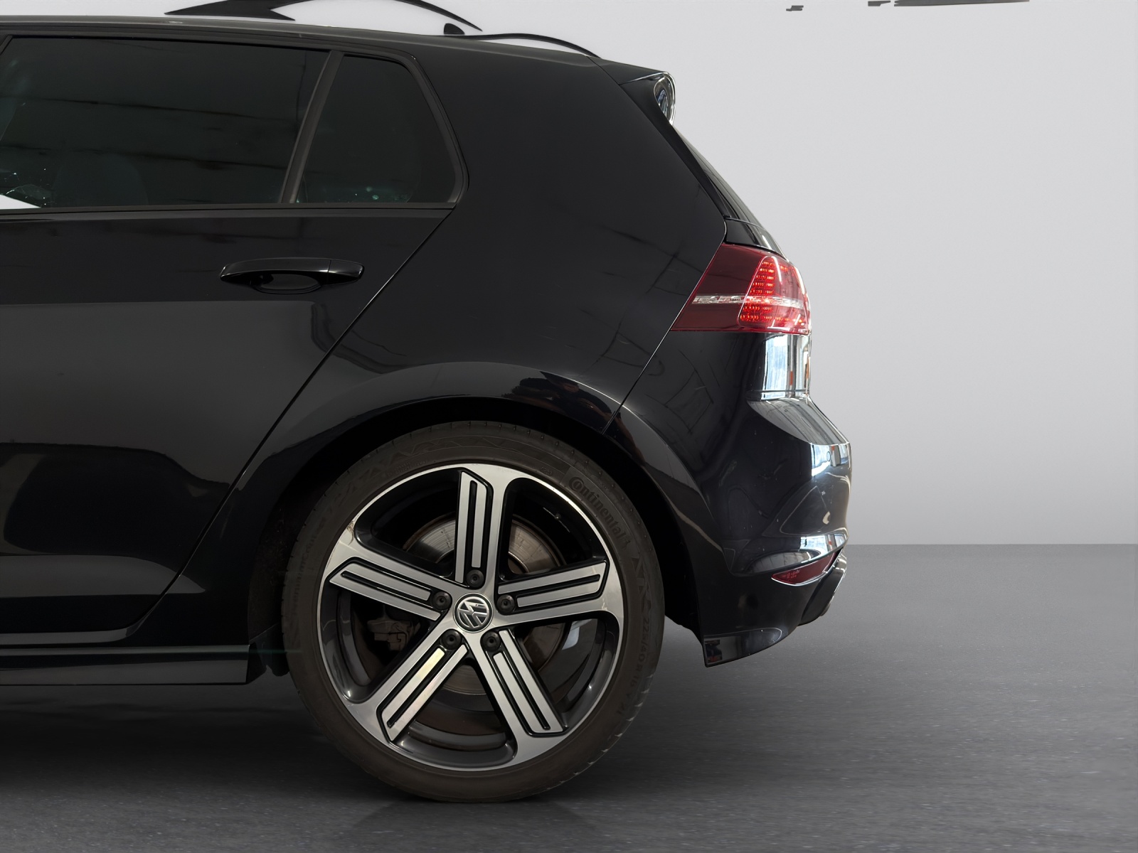 VW Golf 2.0 TSI R 4Motion DSG-image-25