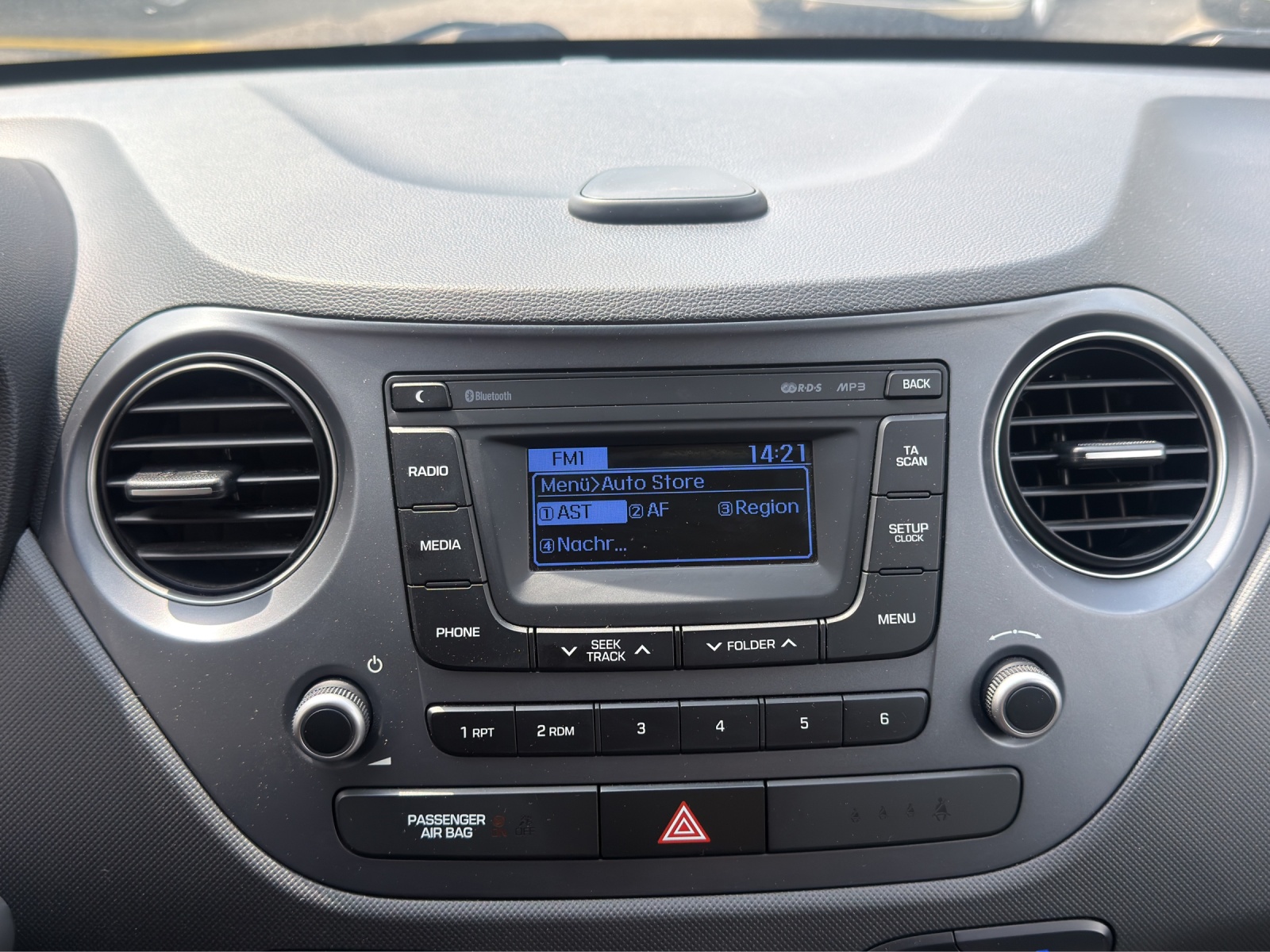 HYUNDAI i10 1.0 Amplia-image-27