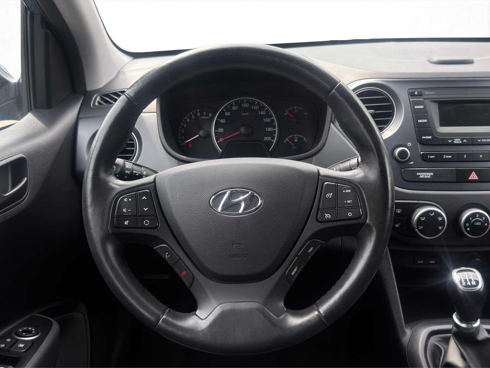 HYUNDAI i10 1.0 Amplia-image-9