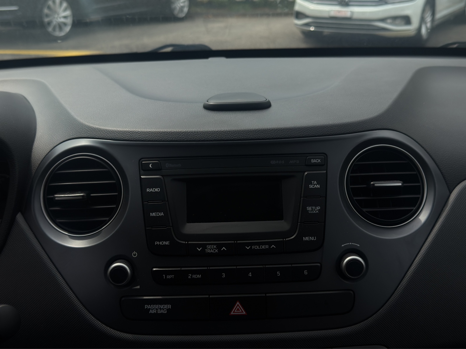 HYUNDAI i10 1.0 Amplia-image-23