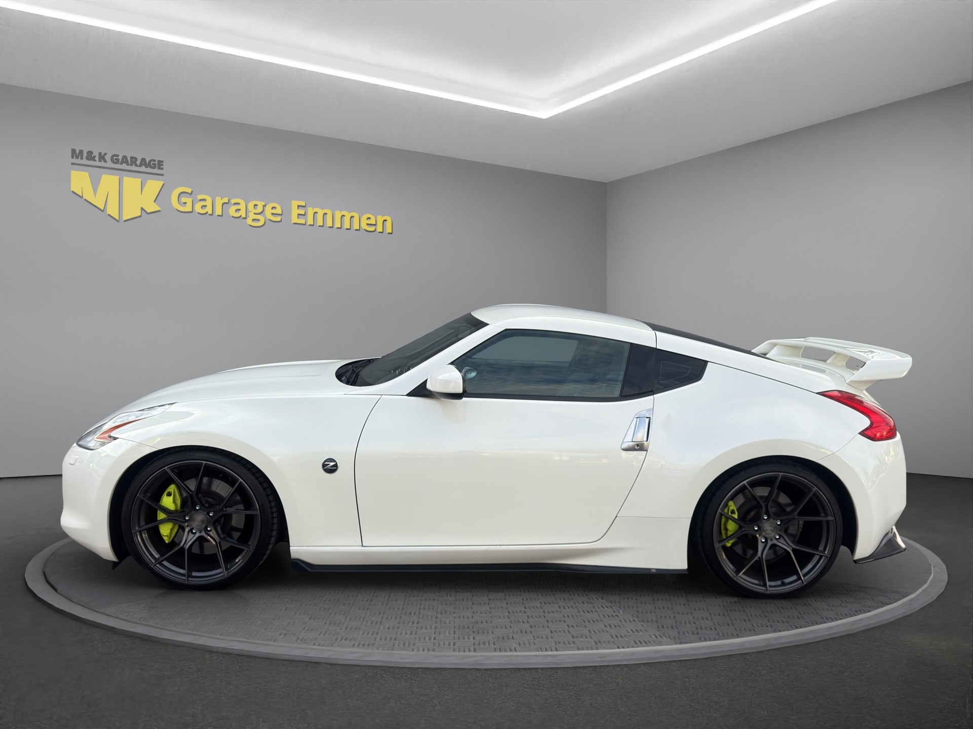 NISSAN 370 Z-showroom-element-1