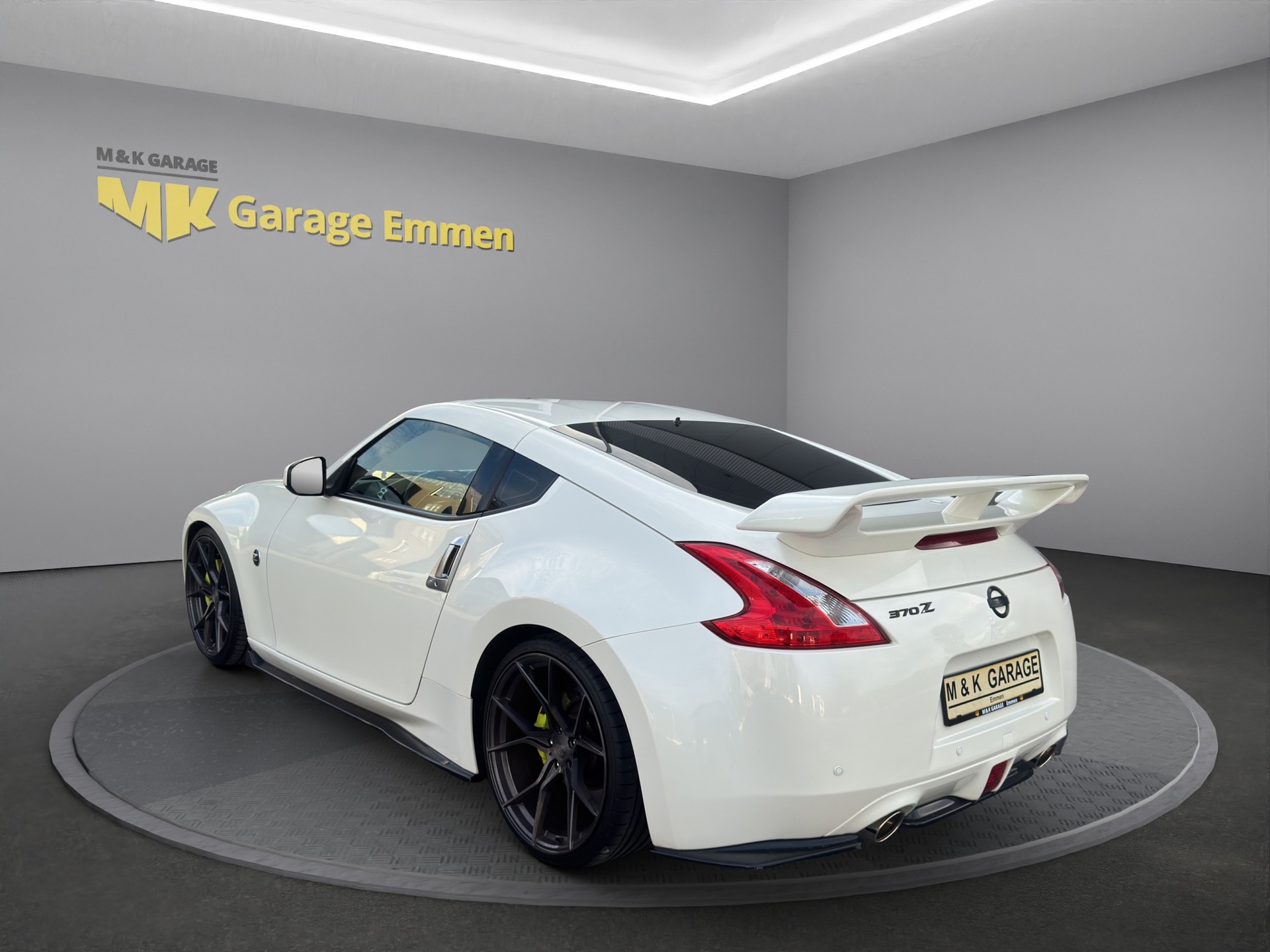 NISSAN 370 Z-showroom-element-2