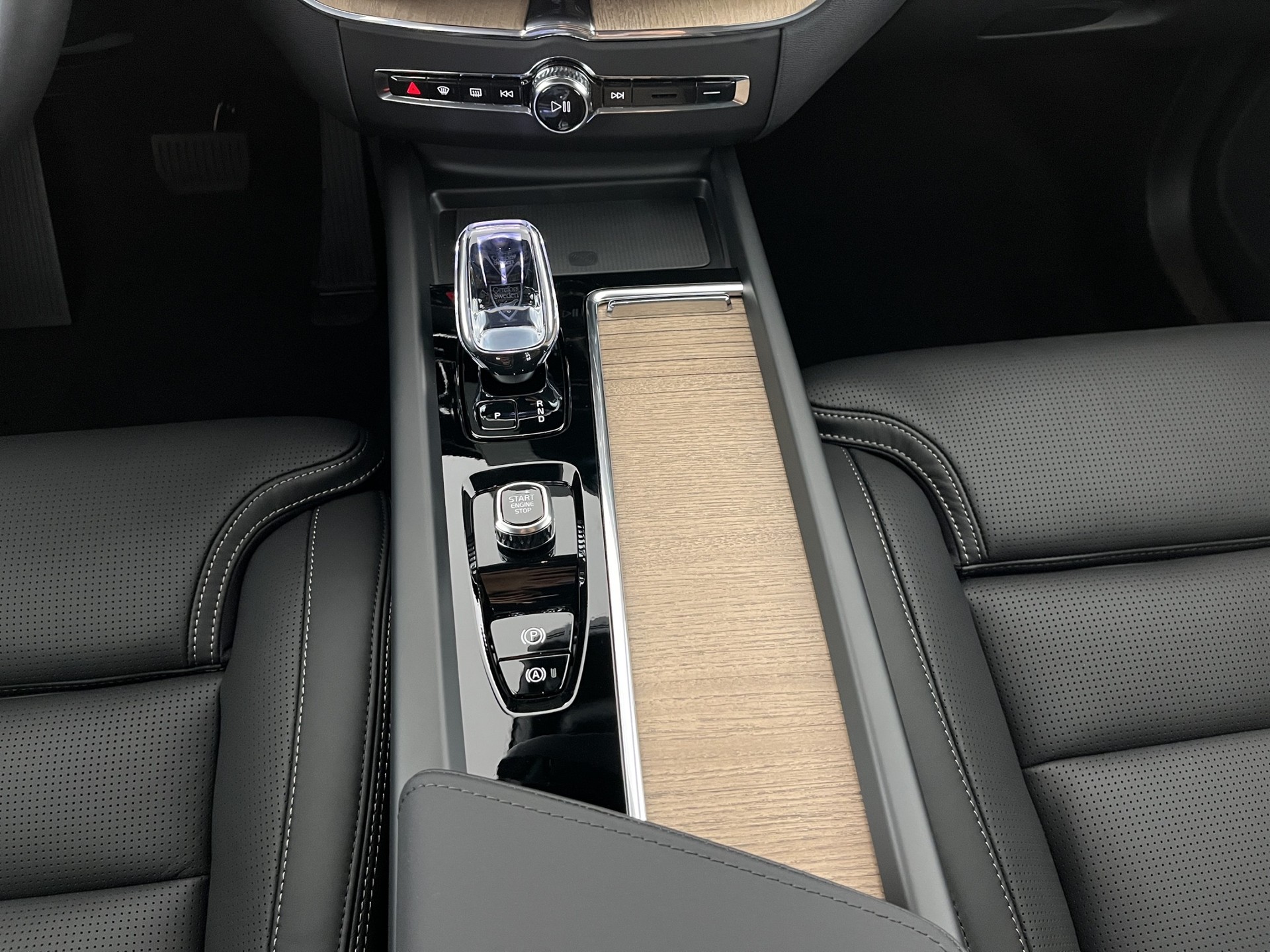 VOLVO XC60 2.0 T8 TE Ultra Dark eAWD-image-14