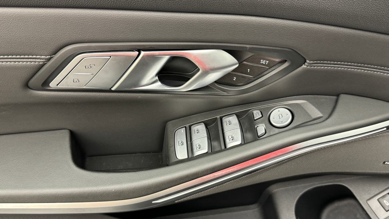 BMW M3 Touring xDrive Competition M-image-8
