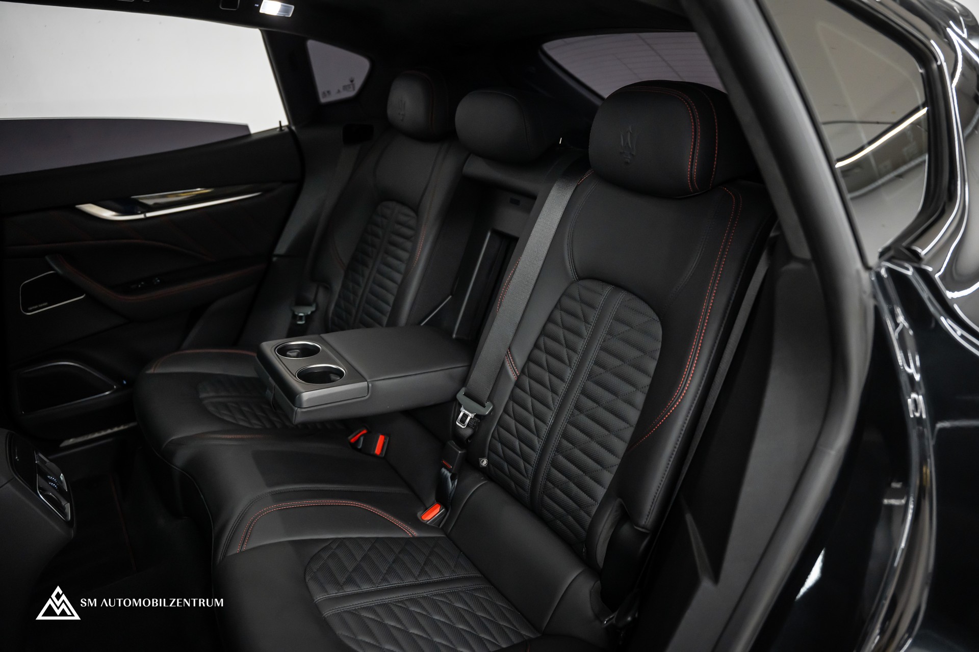MASERATI Levante 3.8 V8 Trofeo / Maserati Garantie / Carbon Exterieur & Interieur / Panorama / 360°-image-27