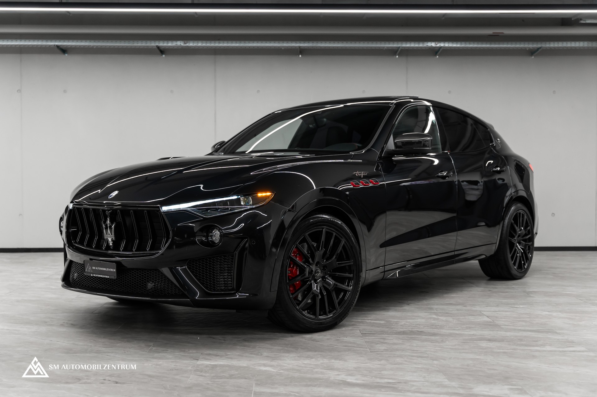 MASERATI Levante 3.8 V8 Trofeo / Maserati Garantie / Carbon Exterieur & Interieur / Panorama / 360°