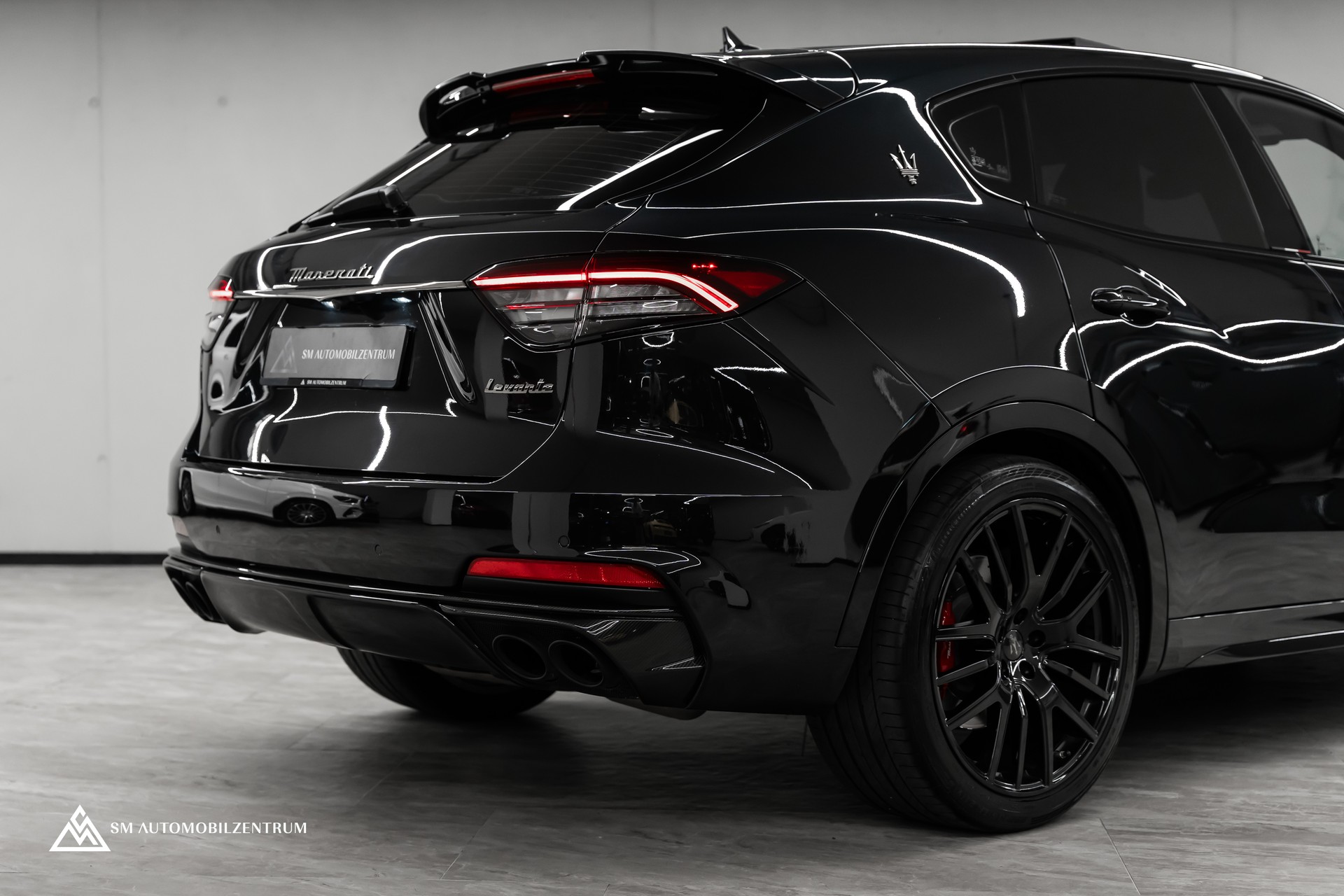 MASERATI Levante 3.8 V8 Trofeo / Maserati Garantie / Carbon Exterieur & Interieur / Panorama / 360°-image-15