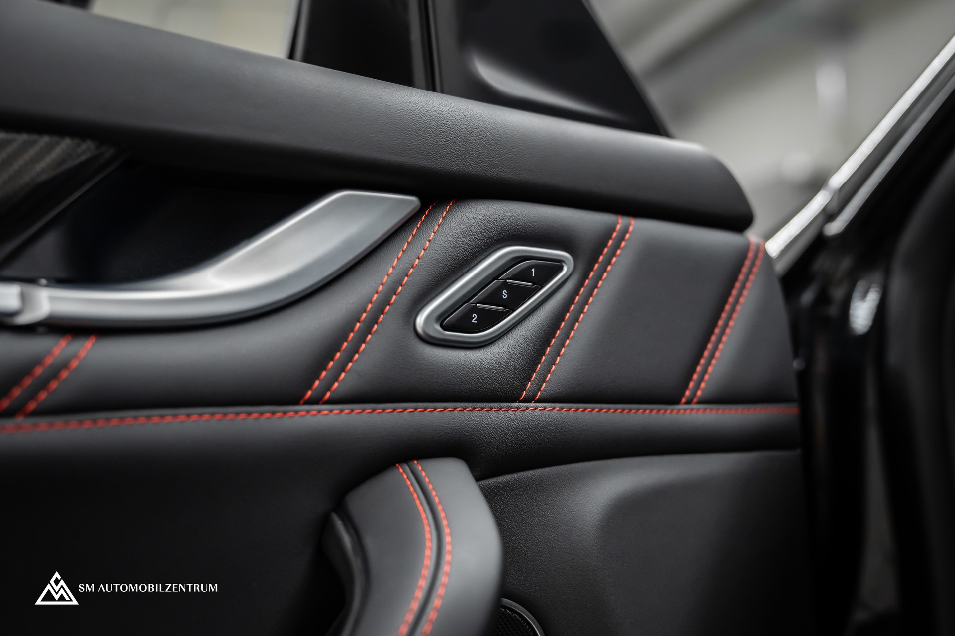 MASERATI Levante 3.8 V8 Trofeo / Maserati Garantie / Carbon Exterieur & Interieur / Panorama / 360°-image-31